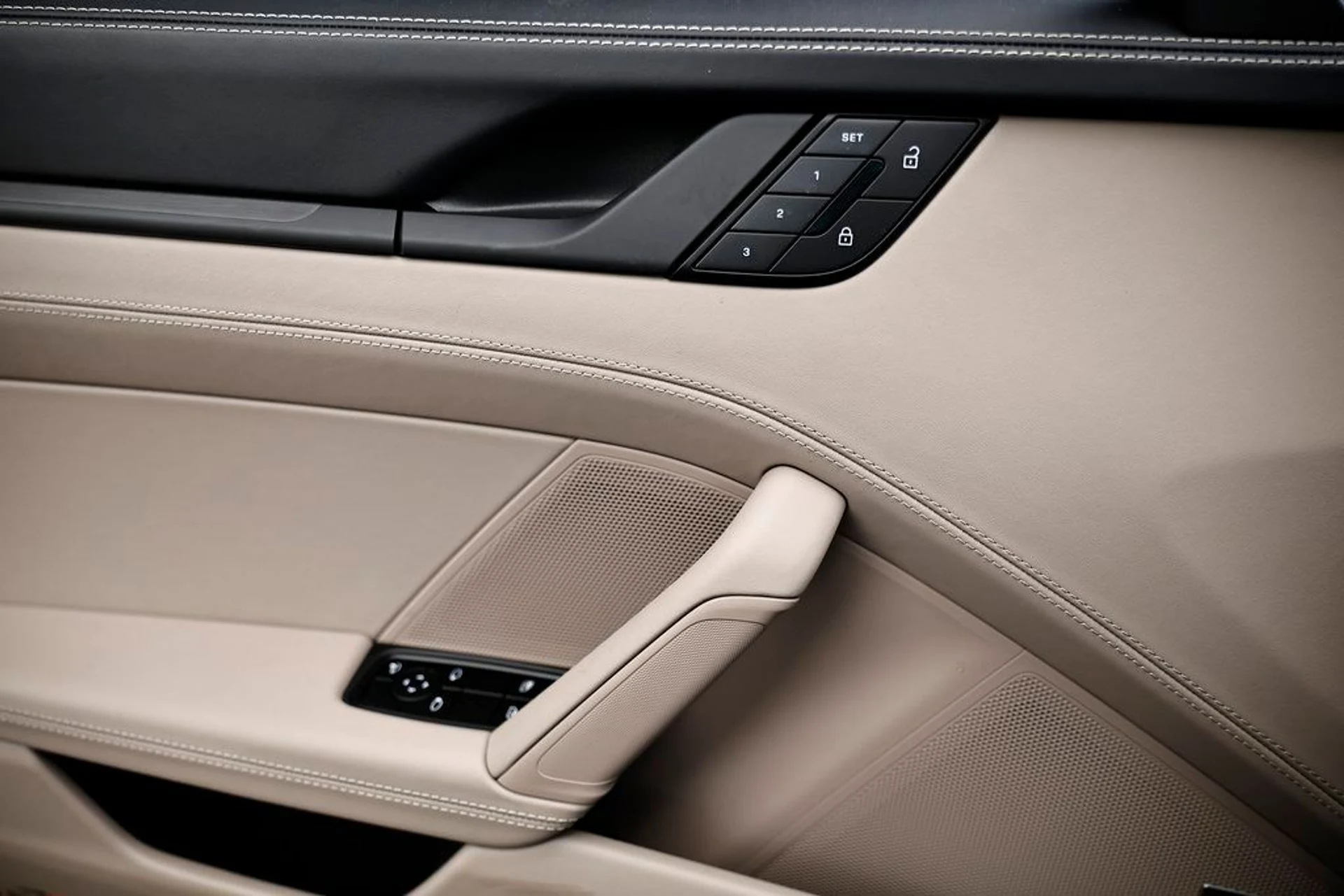 mph010_88301001_c6b5a4faee665780a319d1aaea52bf65_196fbf8779