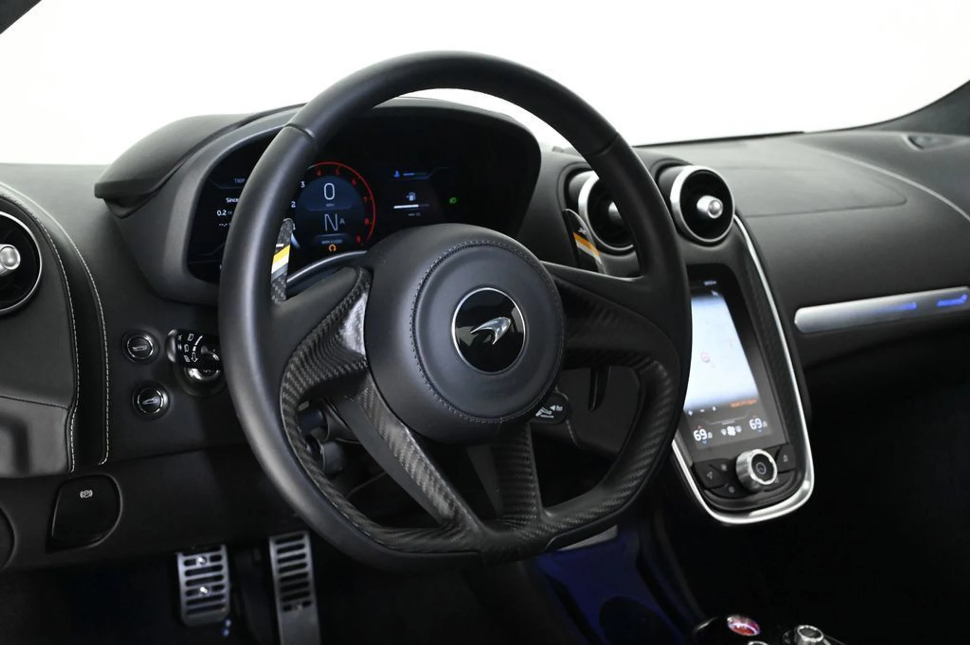 mph010_88976427_used_2025_mclaren_gts_11350_22954265_10_1024_0e2d268222