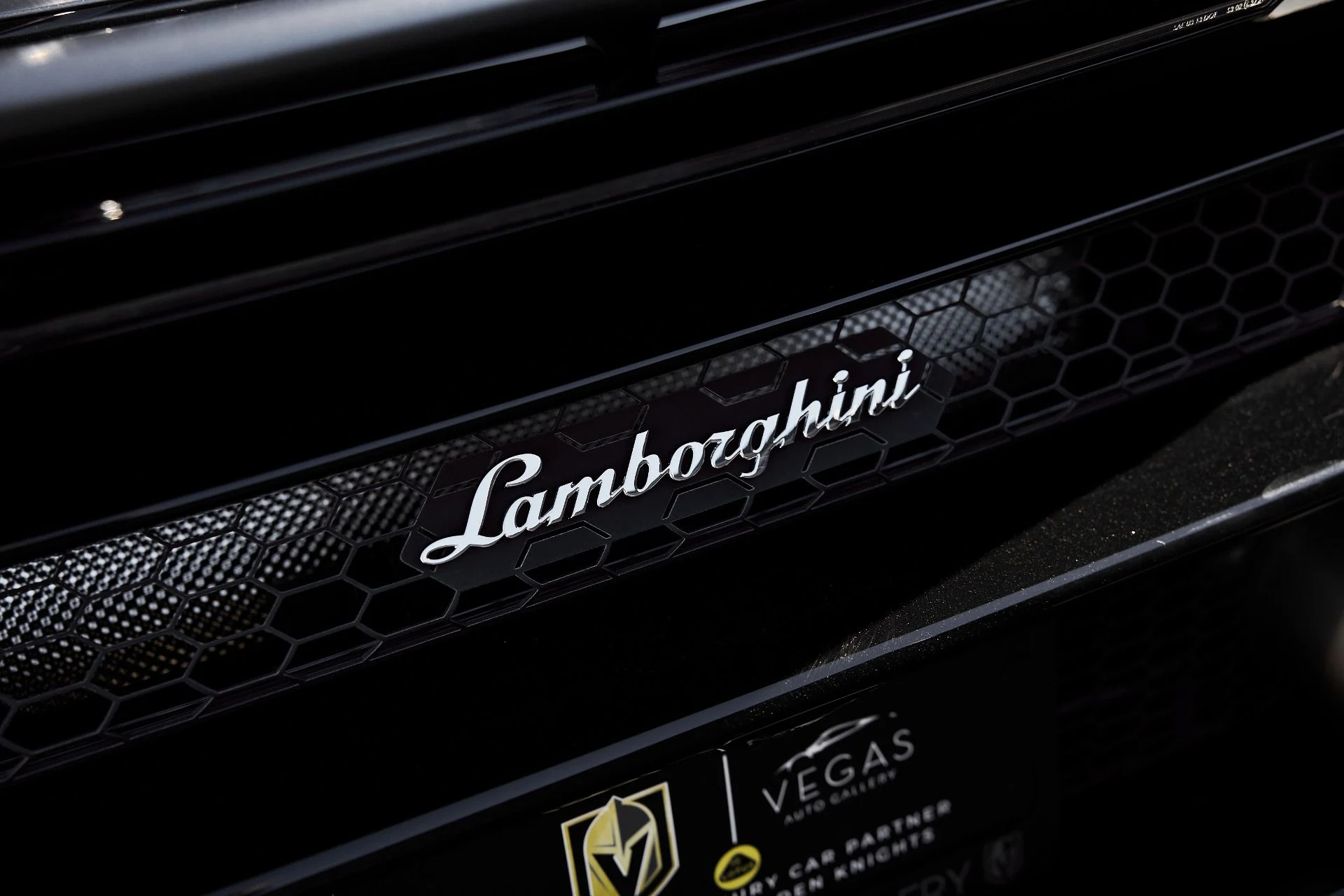 mph010_898075993_Used_2022_Lamborghini_Huracan_EVO_Base_1761357558_5c20e985b9
