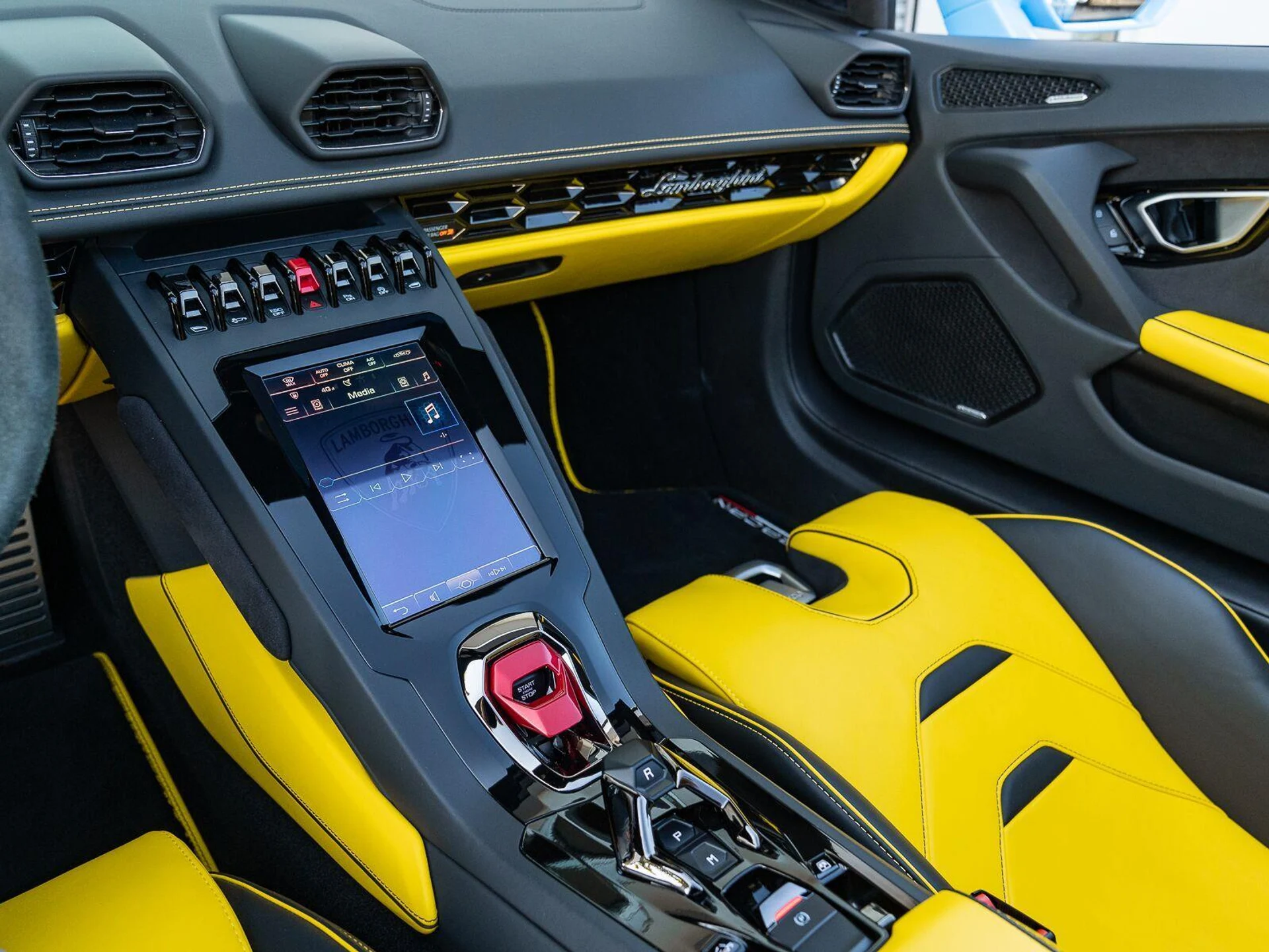 mph010_907659692_Used_2022_Lamborghini_Huracan_EVO_Spyder_AWD_1792704188_86628a5985