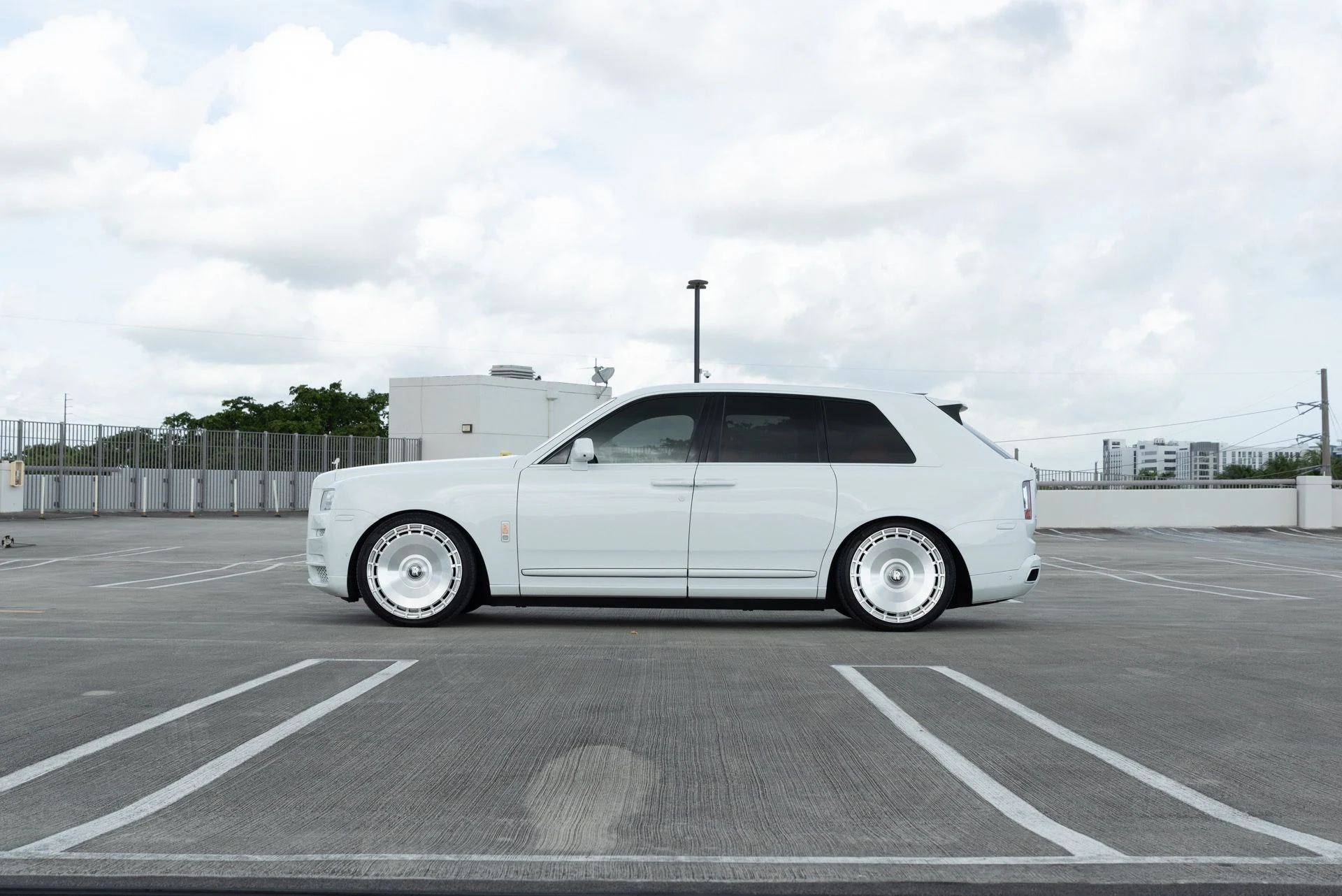 mph010_913952937_Used_2020_Rolls_Royce_Cullinan_1764721010_2c2245c7a1