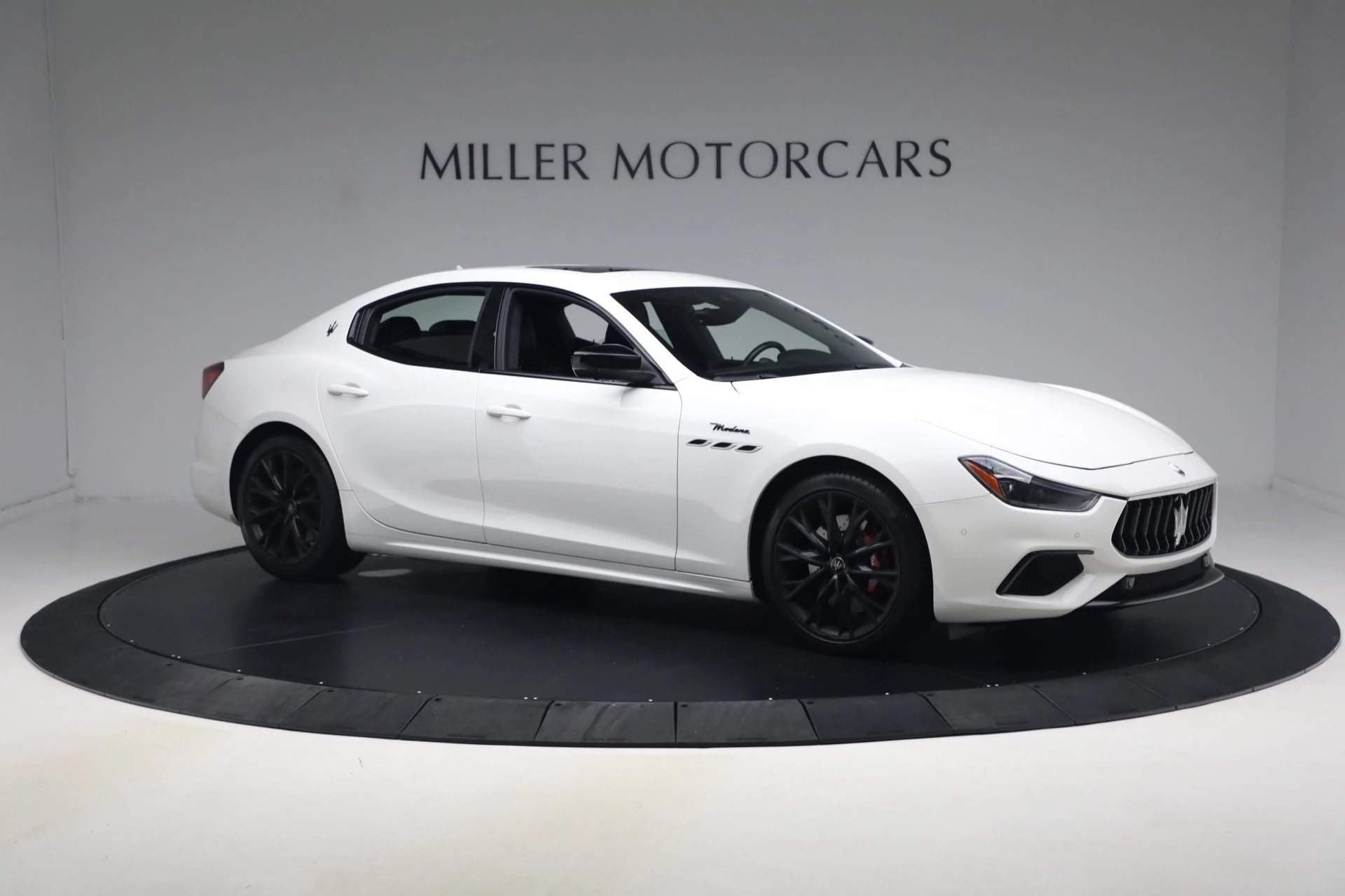 mph010_915350450_Used_2022_Maserati_Ghibli_Modena_Q4_1788557289_0ab7cc9dc4