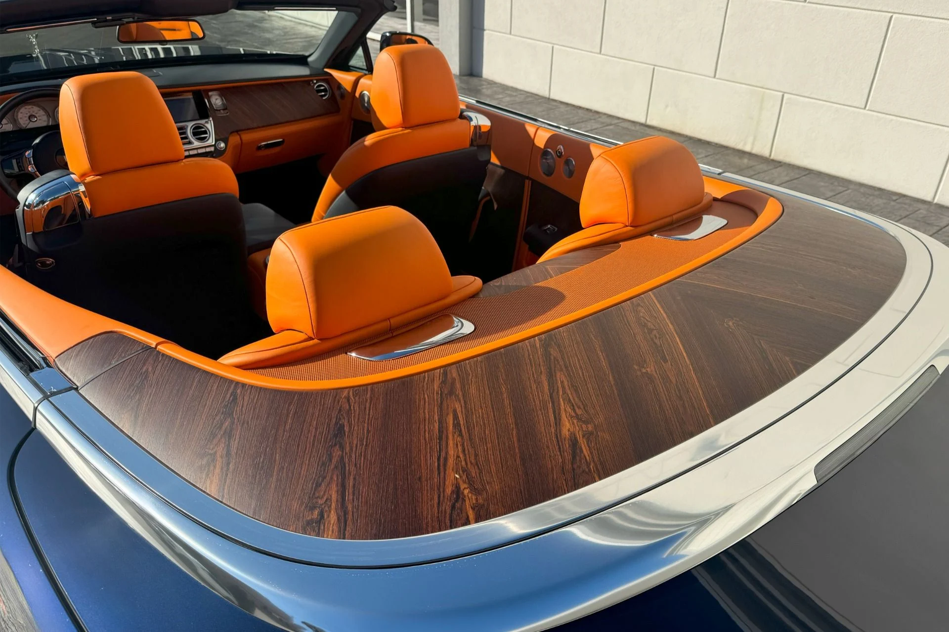 mph010_921829906_Used_2019_Rolls_Royce_Dawn_1739202168_6e3fc59882