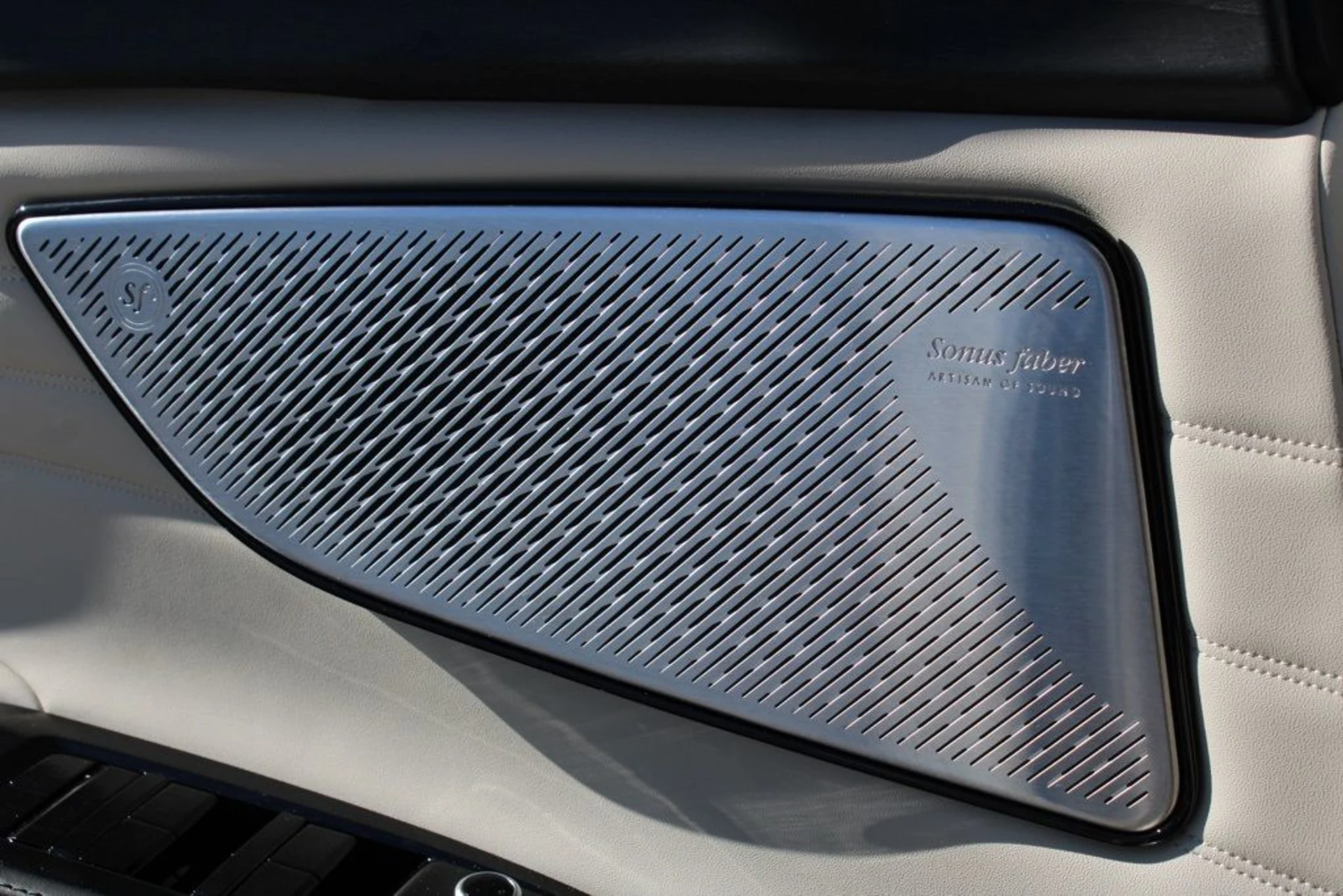 mph010_921905042_d0e748b0cd630a730b46b004939102c8_daca51fcdc