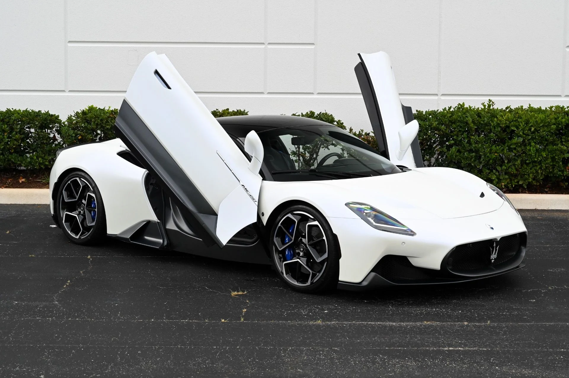 mph010_943551198_Used_2022_Maserati_MC_20_1715696600_dcaab0437b