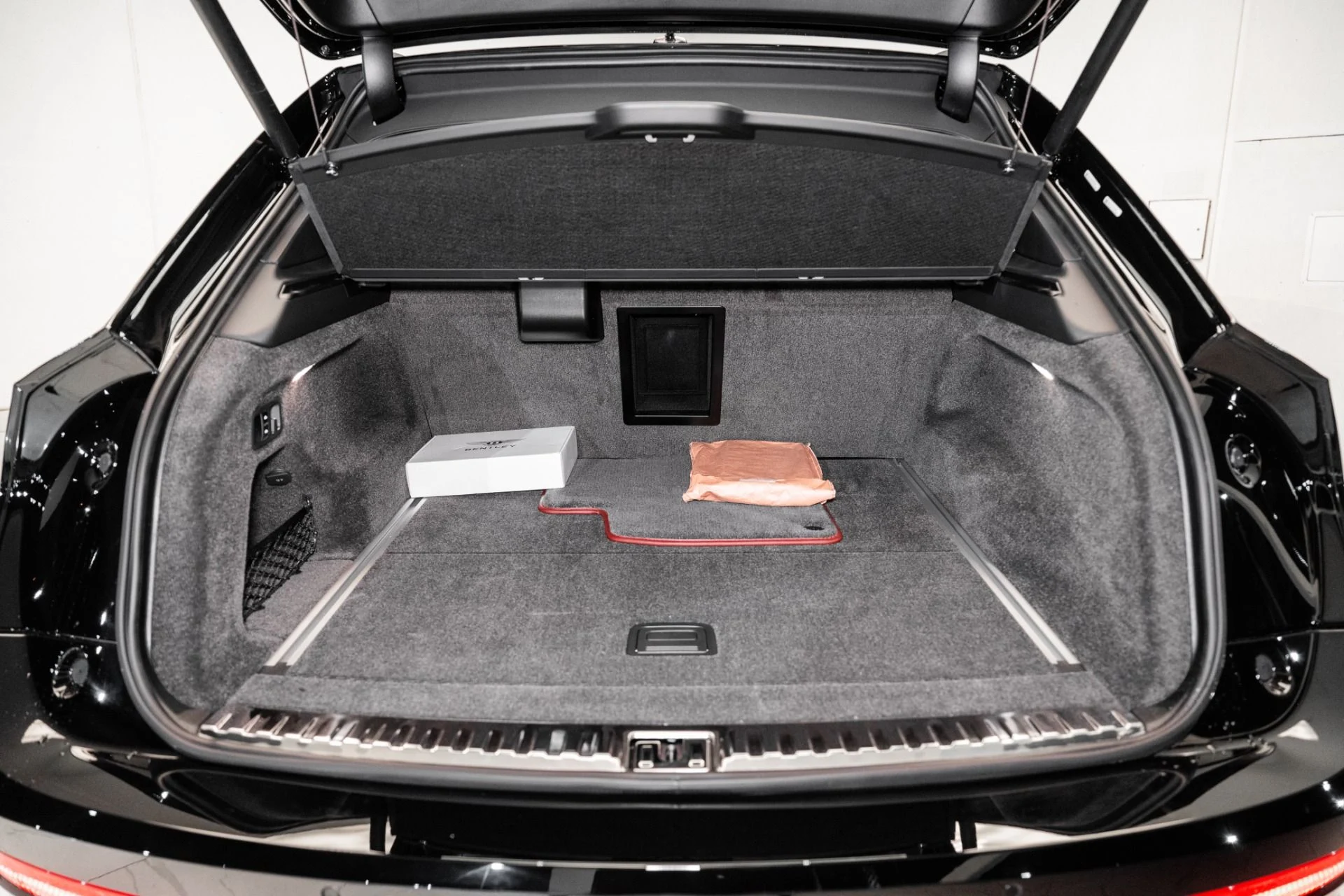 mph010_944677707_New_2025_Bentley_BENTAYGA_EWB_AZURE_V8_Azure_V8_1749659689_b1a705e4c4