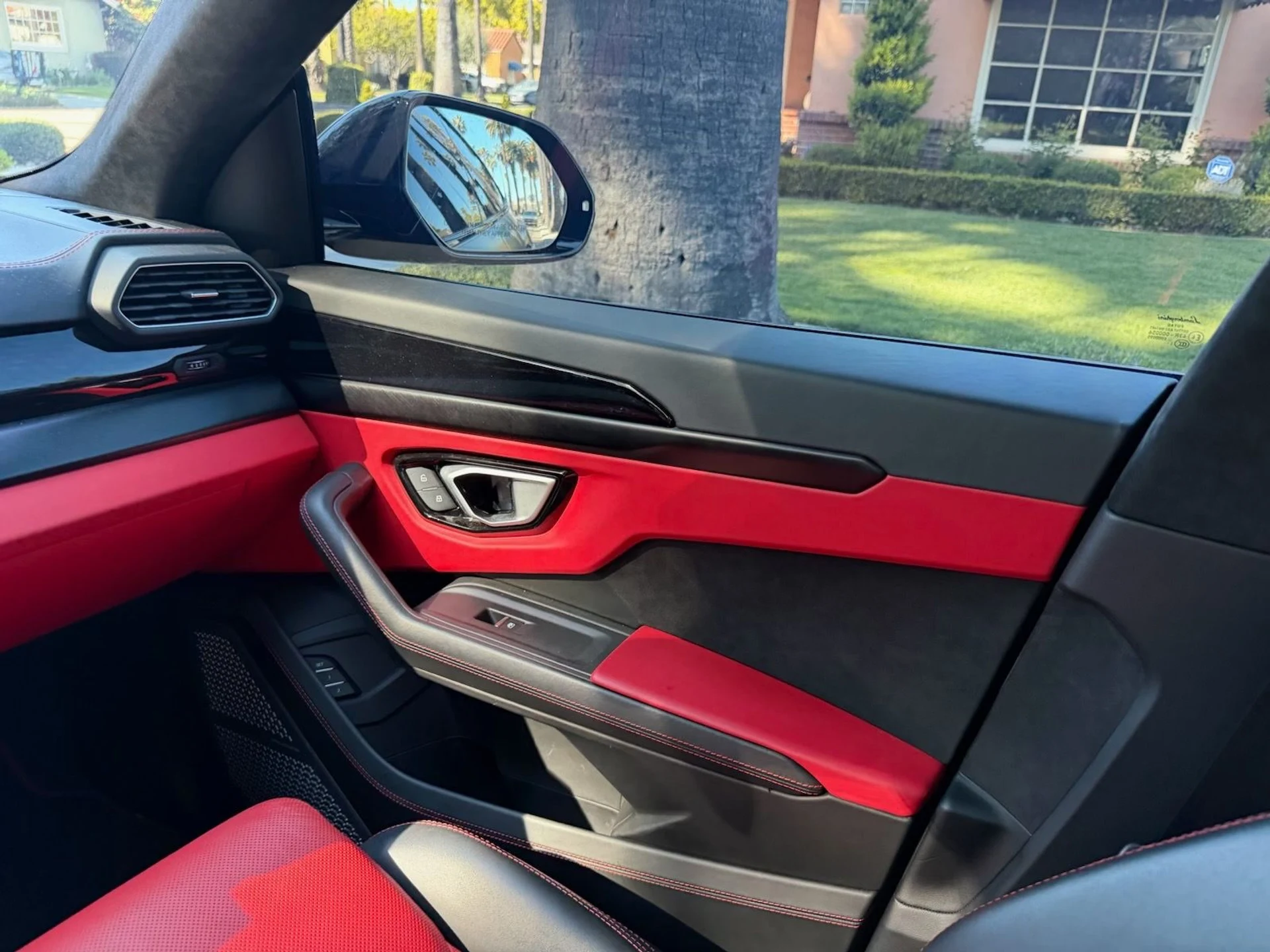 mph010_948174260_Used_2022_Lamborghini_Urus_1773427835_9c1692440e