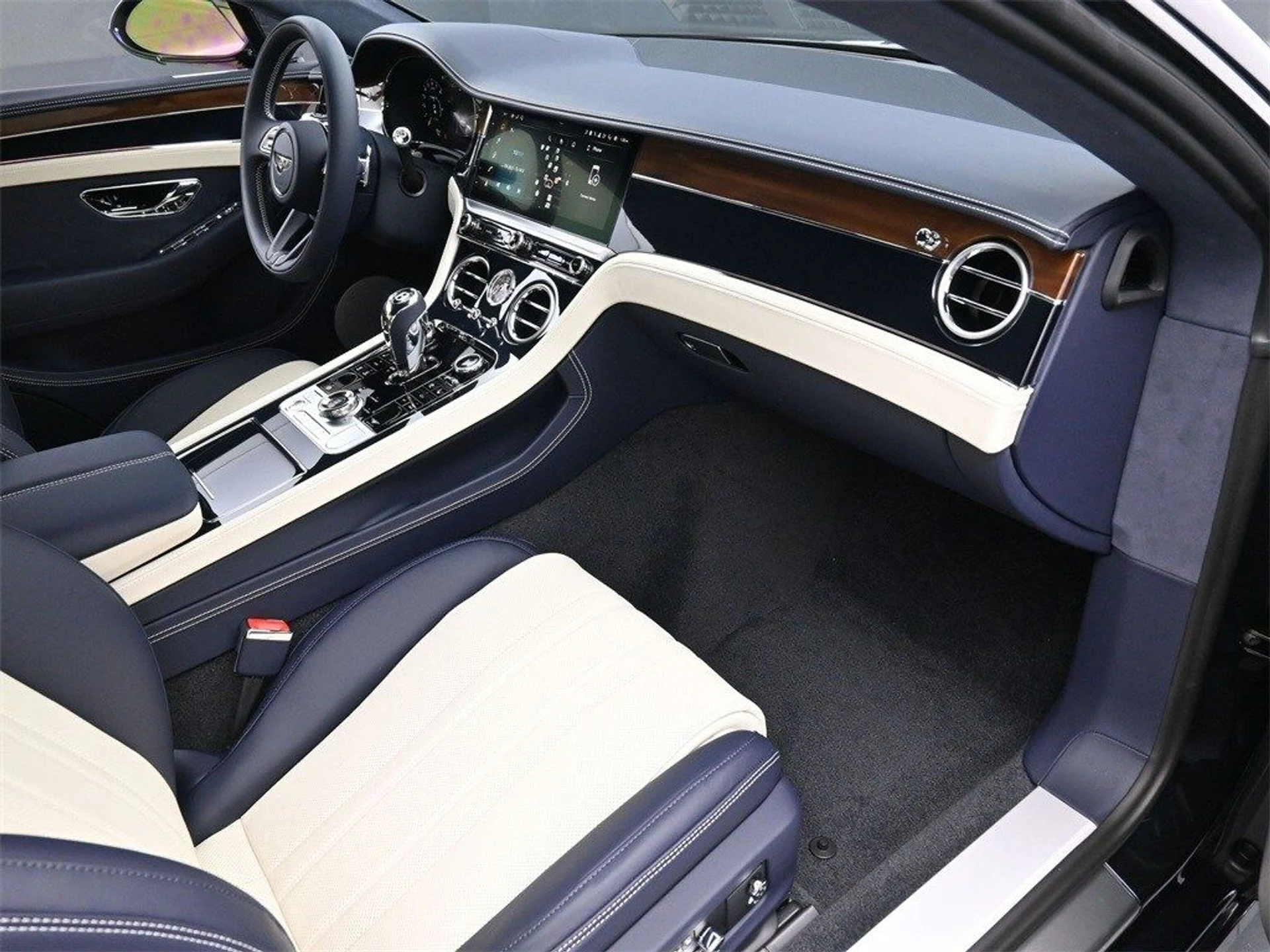 mph010_950914016_26cde284de8cbc5a2147dbb97c692efbx_1c1b84663a