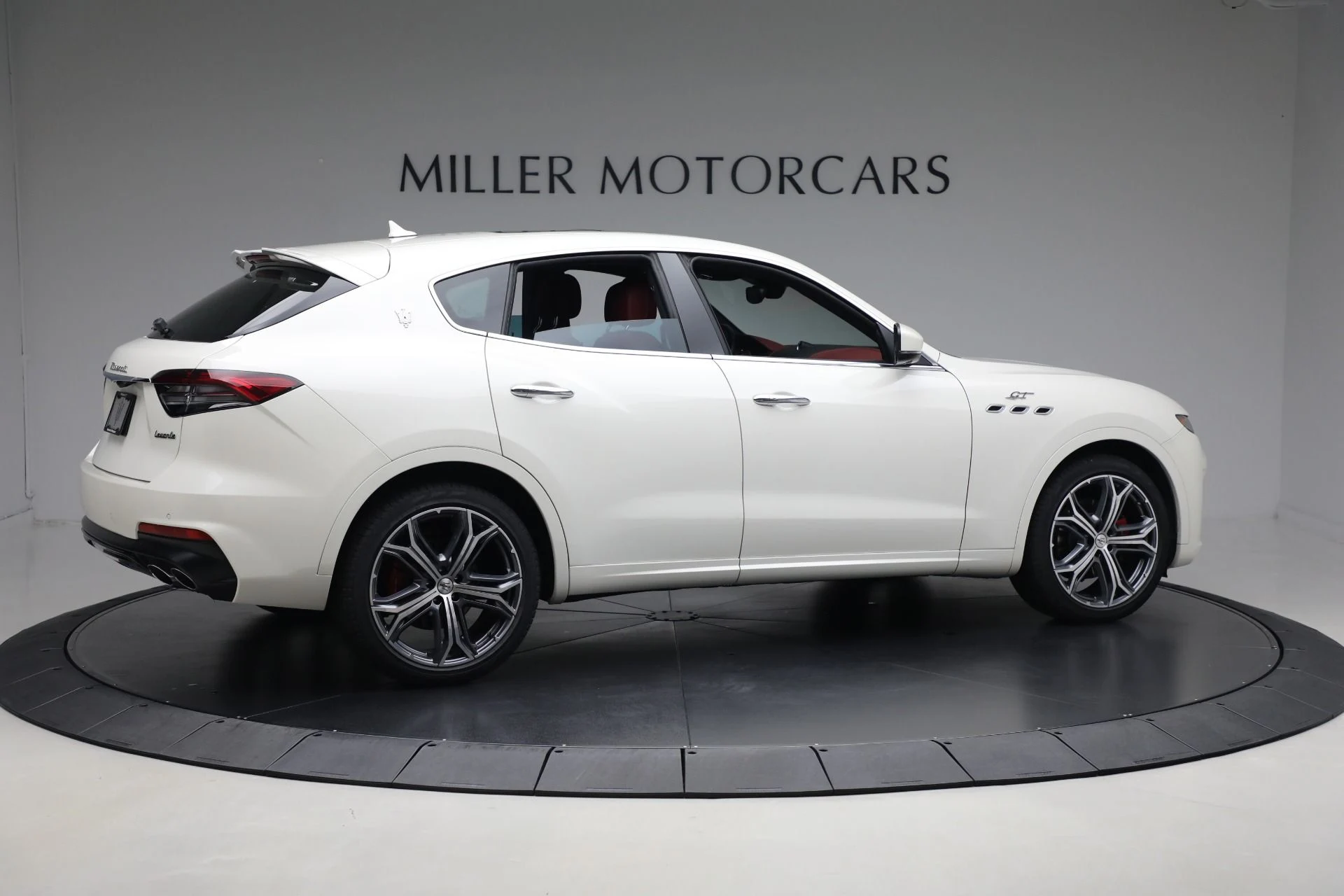 mph010_951550405_Used_2022_Maserati_Levante_GT_e4a0528441