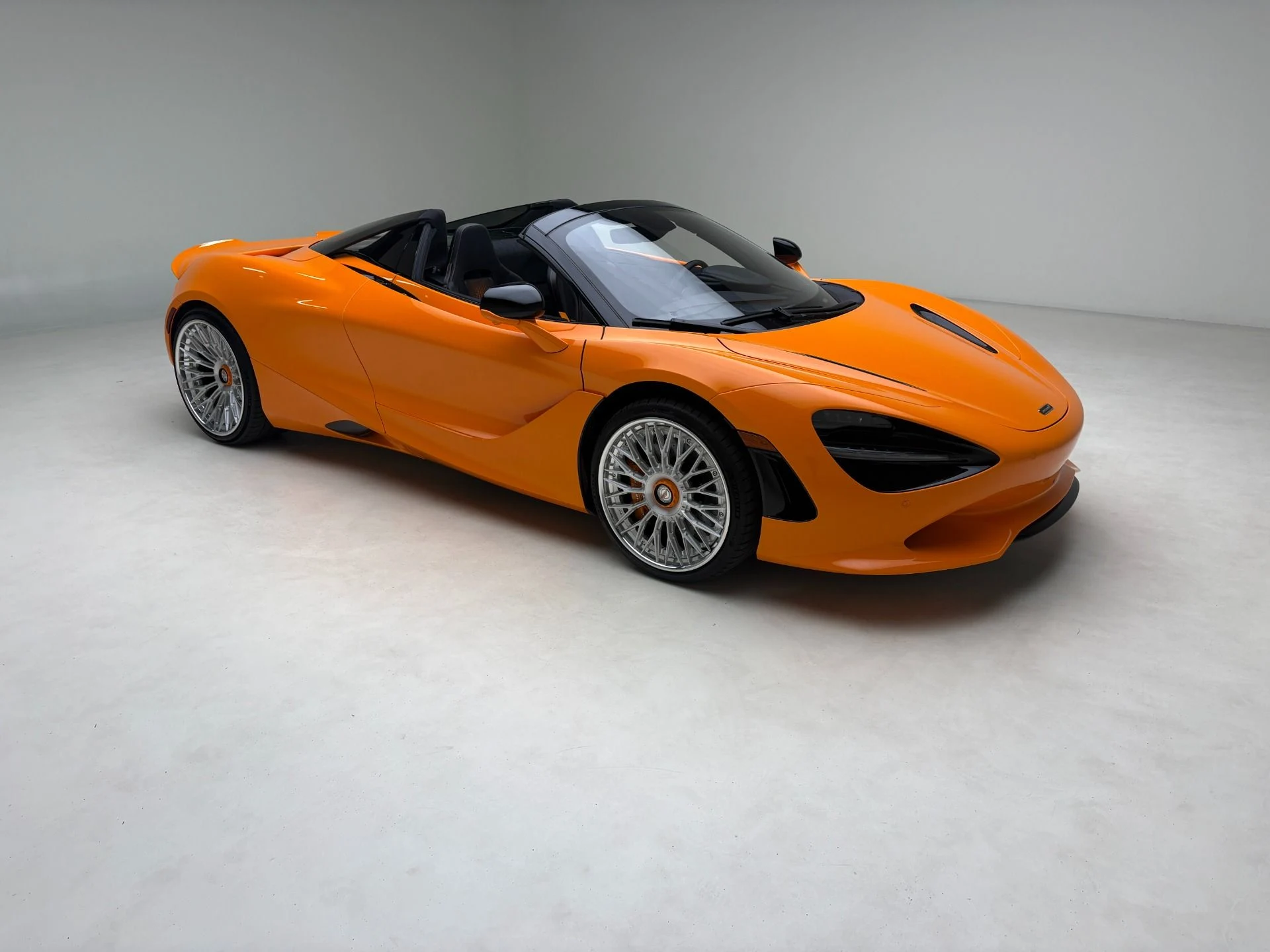 mph010_953073276_Used_2025_Mc_Laren_750_S_Spider_1777582720_113870192e
