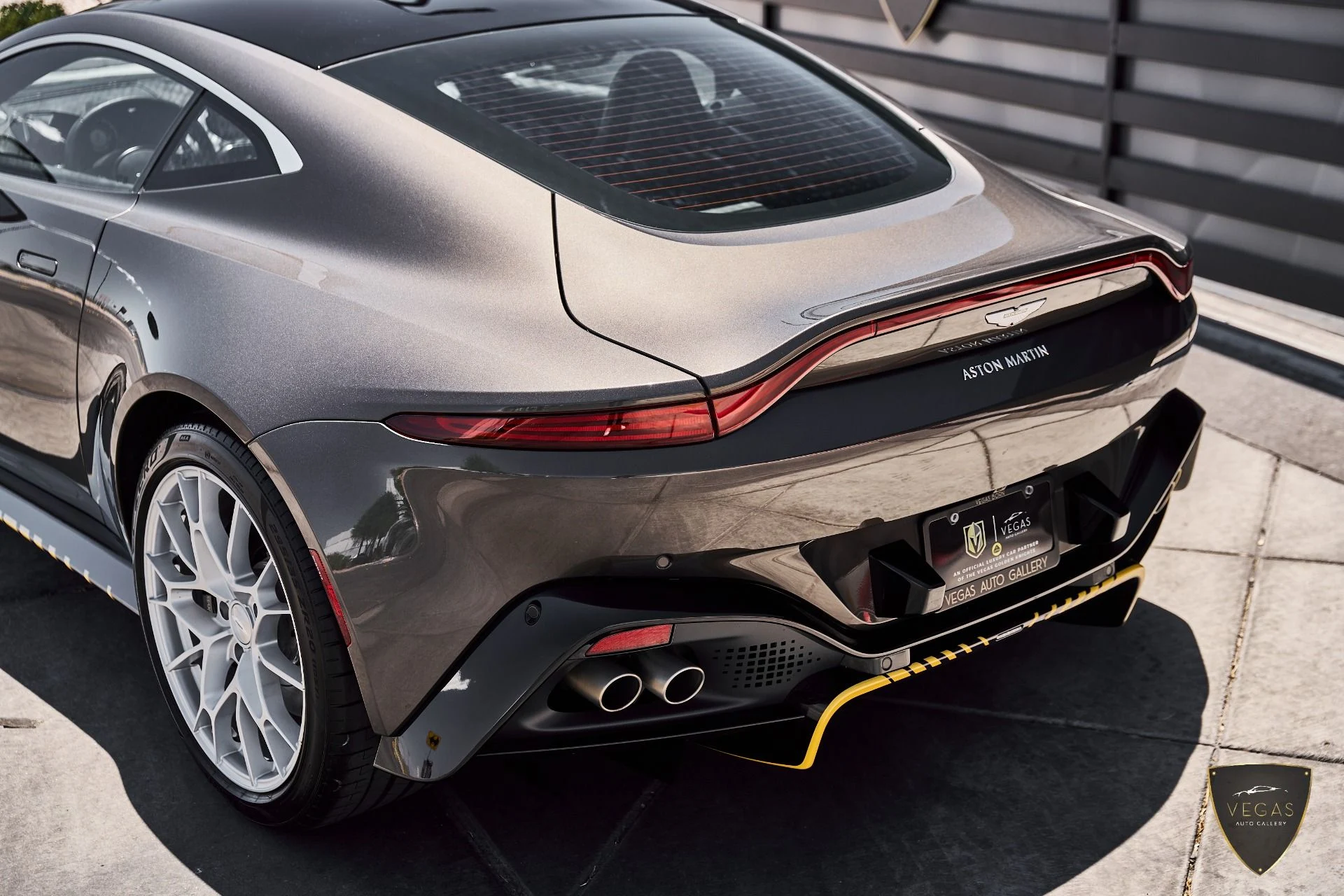 mph010_960518112_Used_2021_Aston_Martin_Vantage_Base_1785210169_0d13ab2807