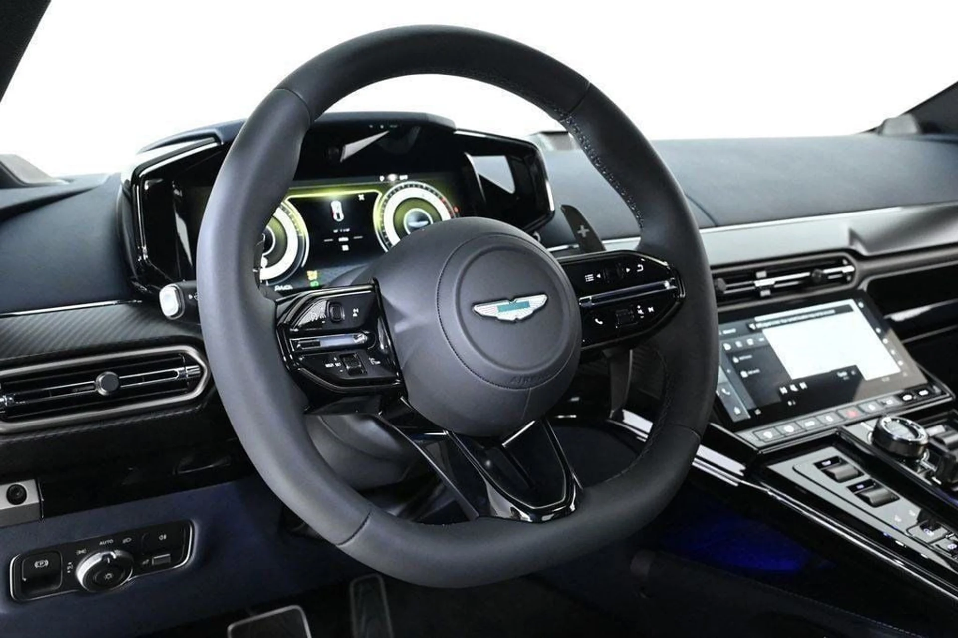 mph010_962663398_new_2025_aston_martin_vantage_coupe_11350_22854663_10_1024_a7500aa7a6