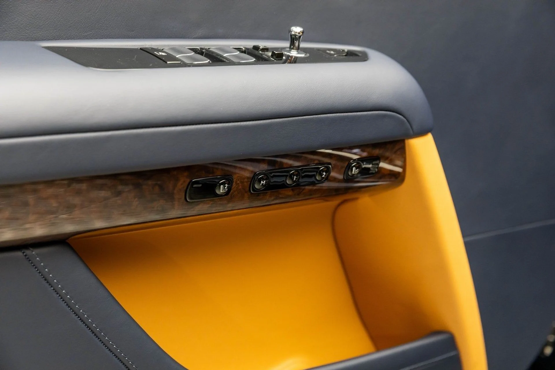 mph010_964687801_11_d72777d585