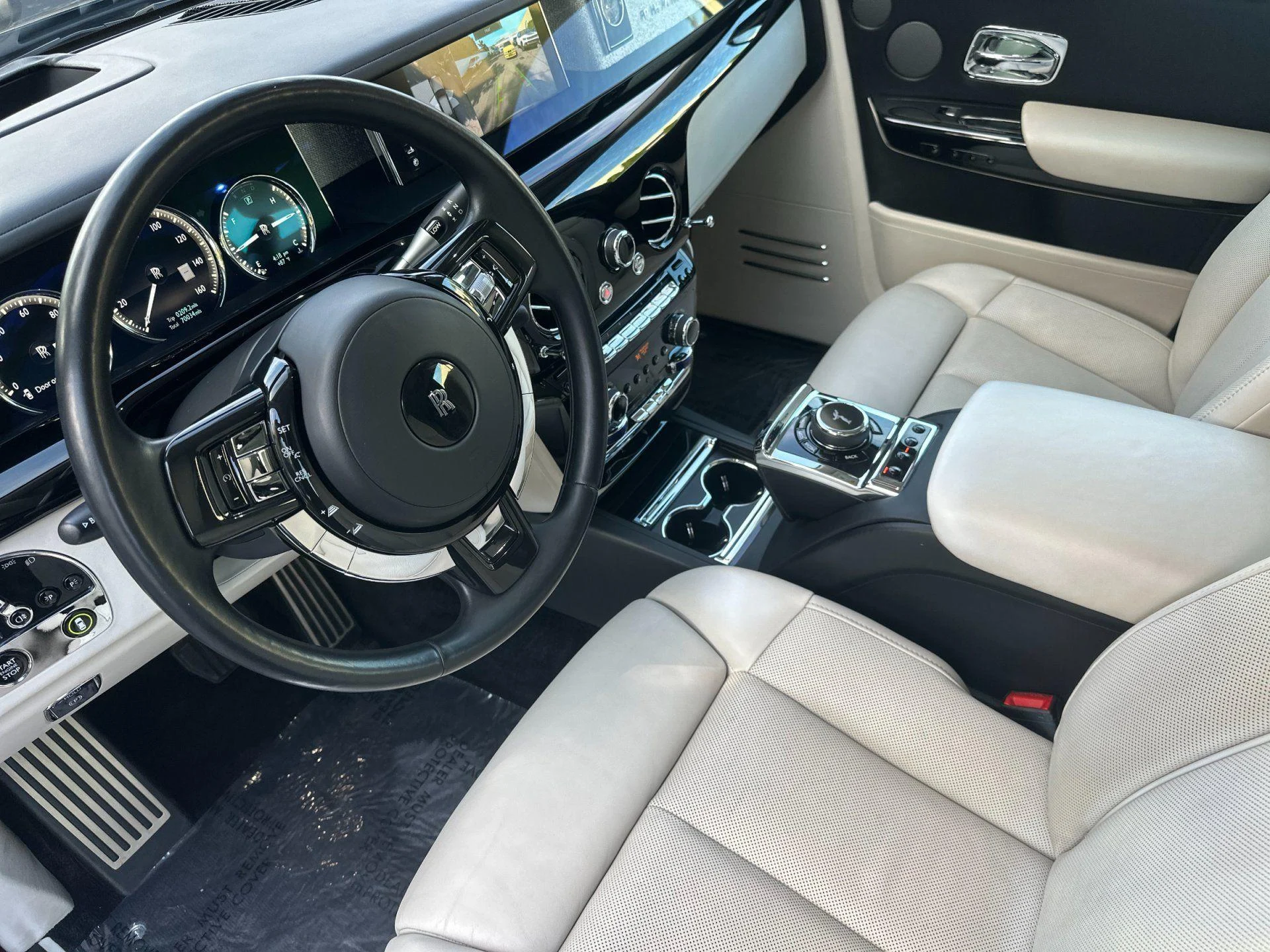 mph010_972689428_Used_2018_Rolls_Royce_Phantom_1787819388_2e549d0496
