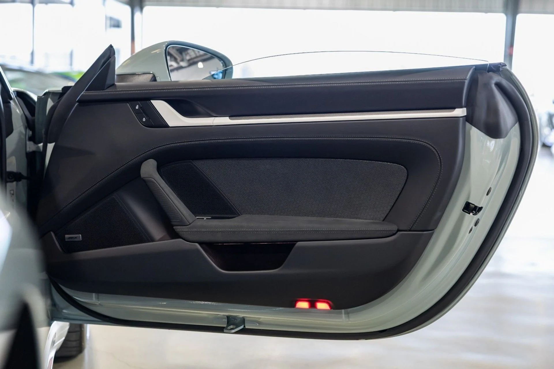 mph010_977043972_o_Q_9910f5d54b