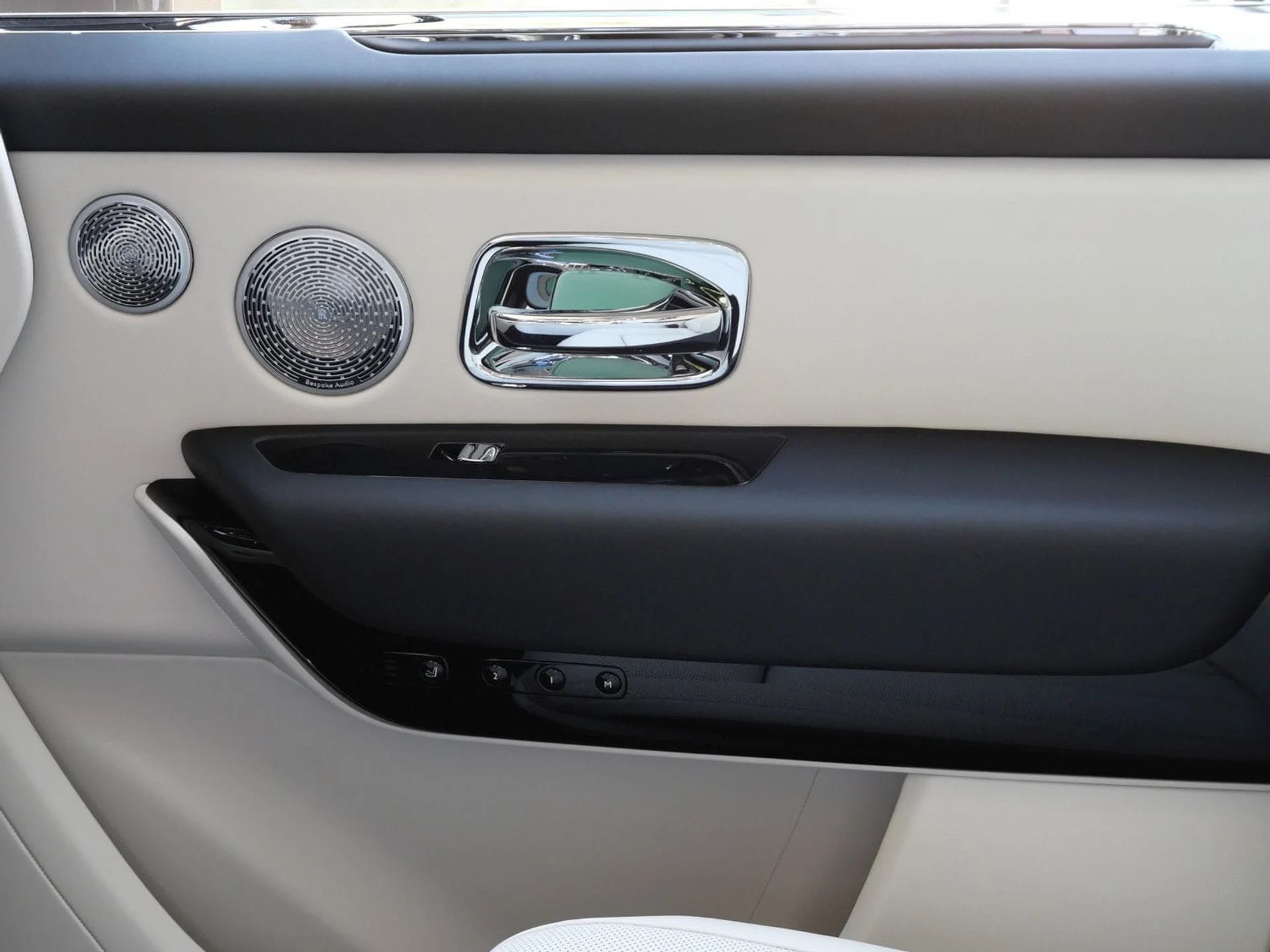 mph010_984534130_ee3f6d2a3760dfeb7a33c00038b0a99bx_44d9ce0a1c