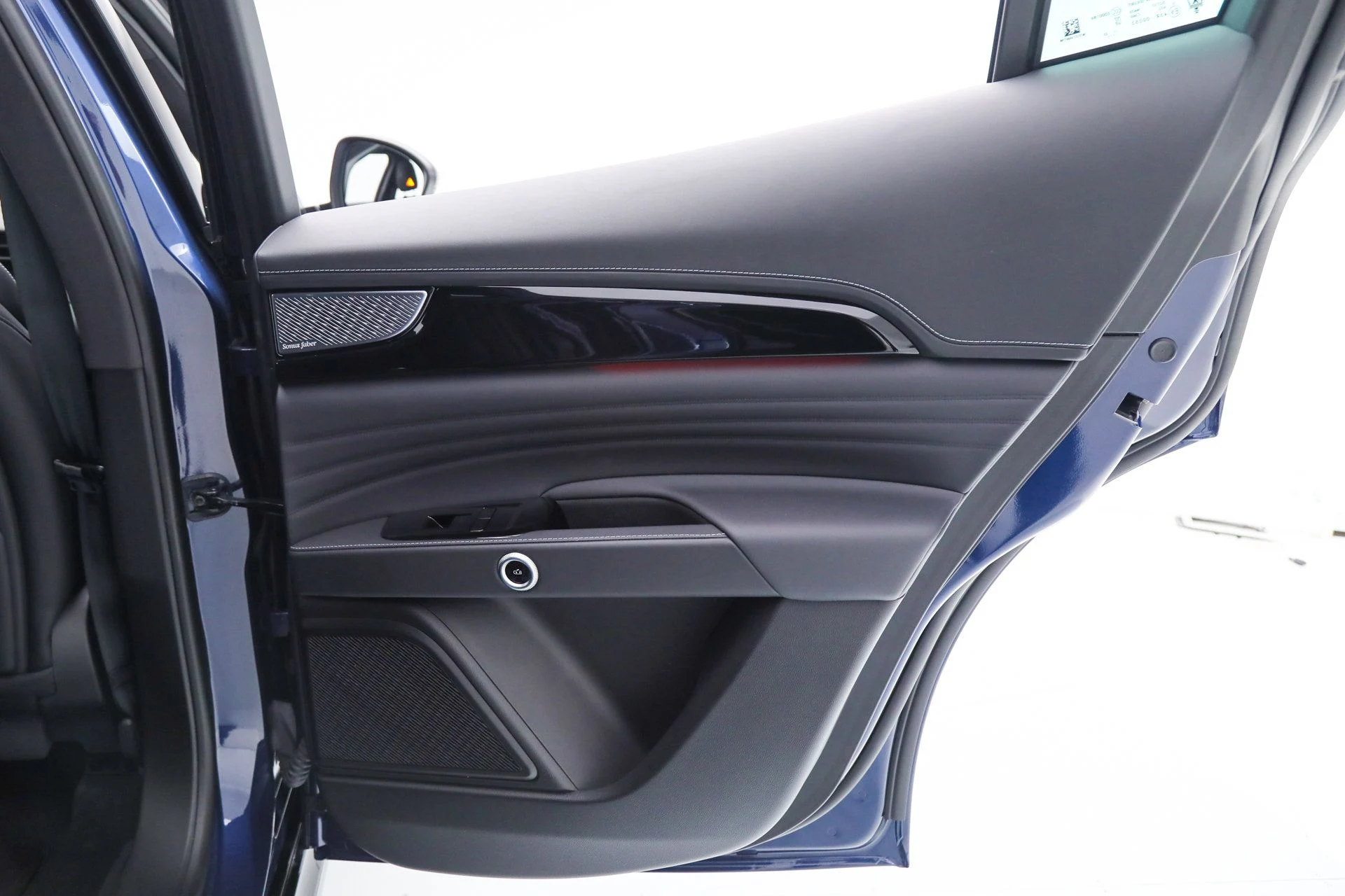 mph010_984845294_68859a63cfde5b70847c99e13a9dc456_c2d6105e23