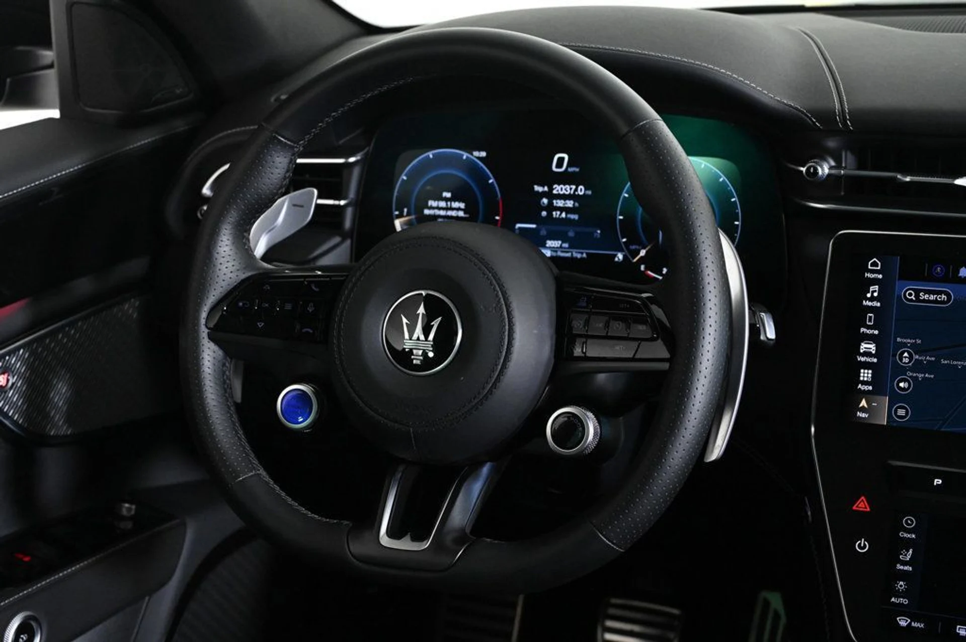 mph010_988117311_used_2025_maserati_grecale_modena_11350_22945495_10_1024_ef4db27d3e