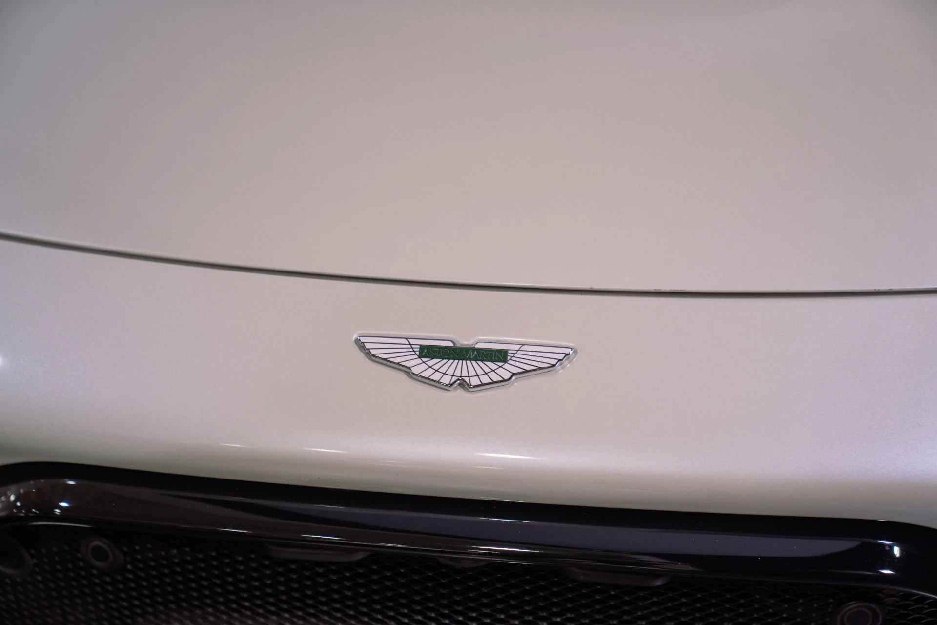 mph010_99674539_Used_2019_Aston_Martin_Vantage_1792797785_30738c7e26