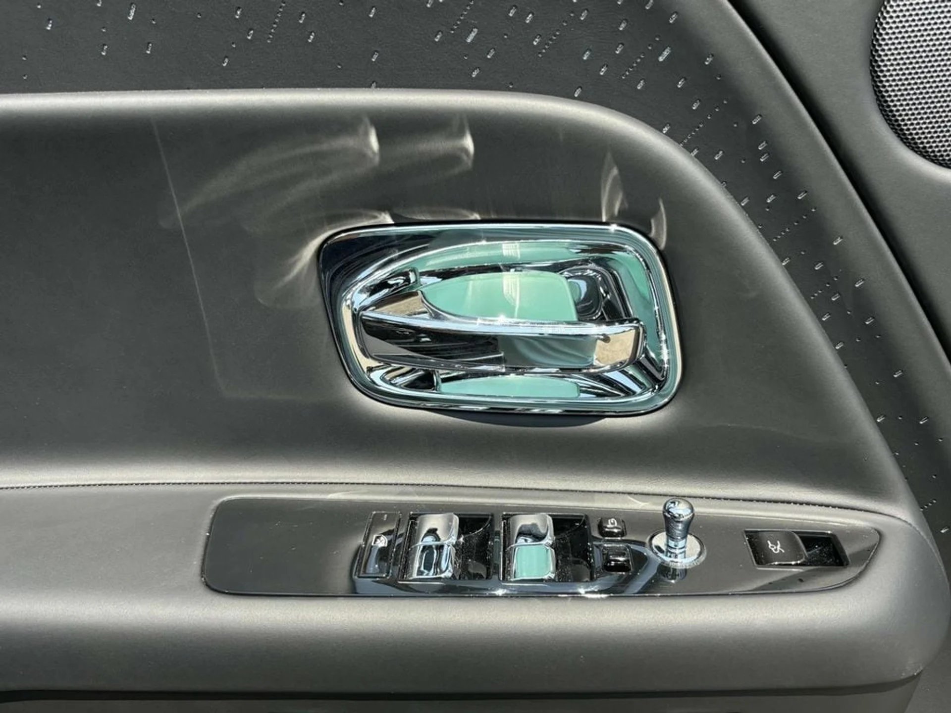 mph010_999888053_2e27f65de4bede928a4576a0221c0827x_3085d0c50c