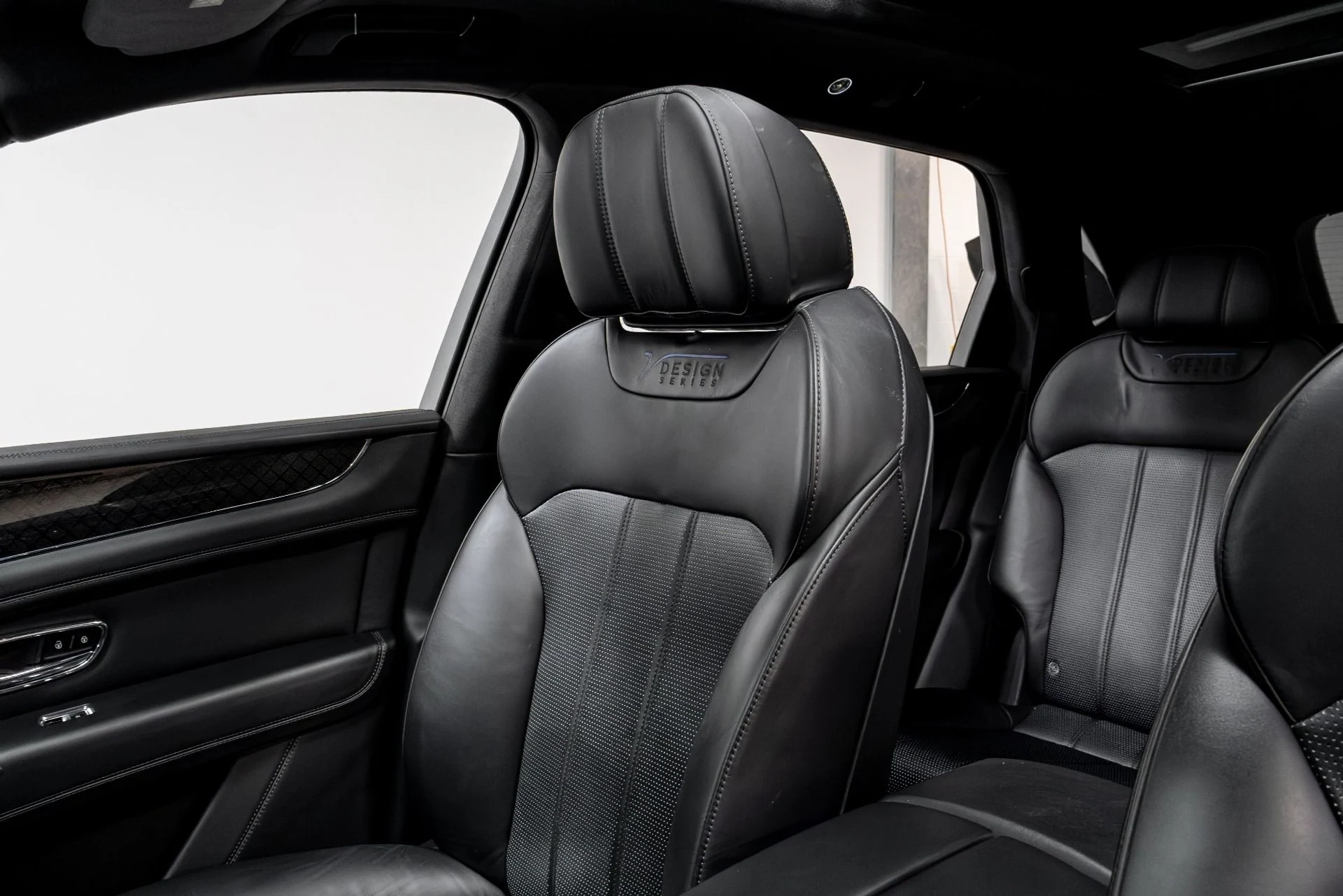 mph011_1000183394_Used_2020_Bentley_Bentayga_V8_1770245140_d1cd90606b