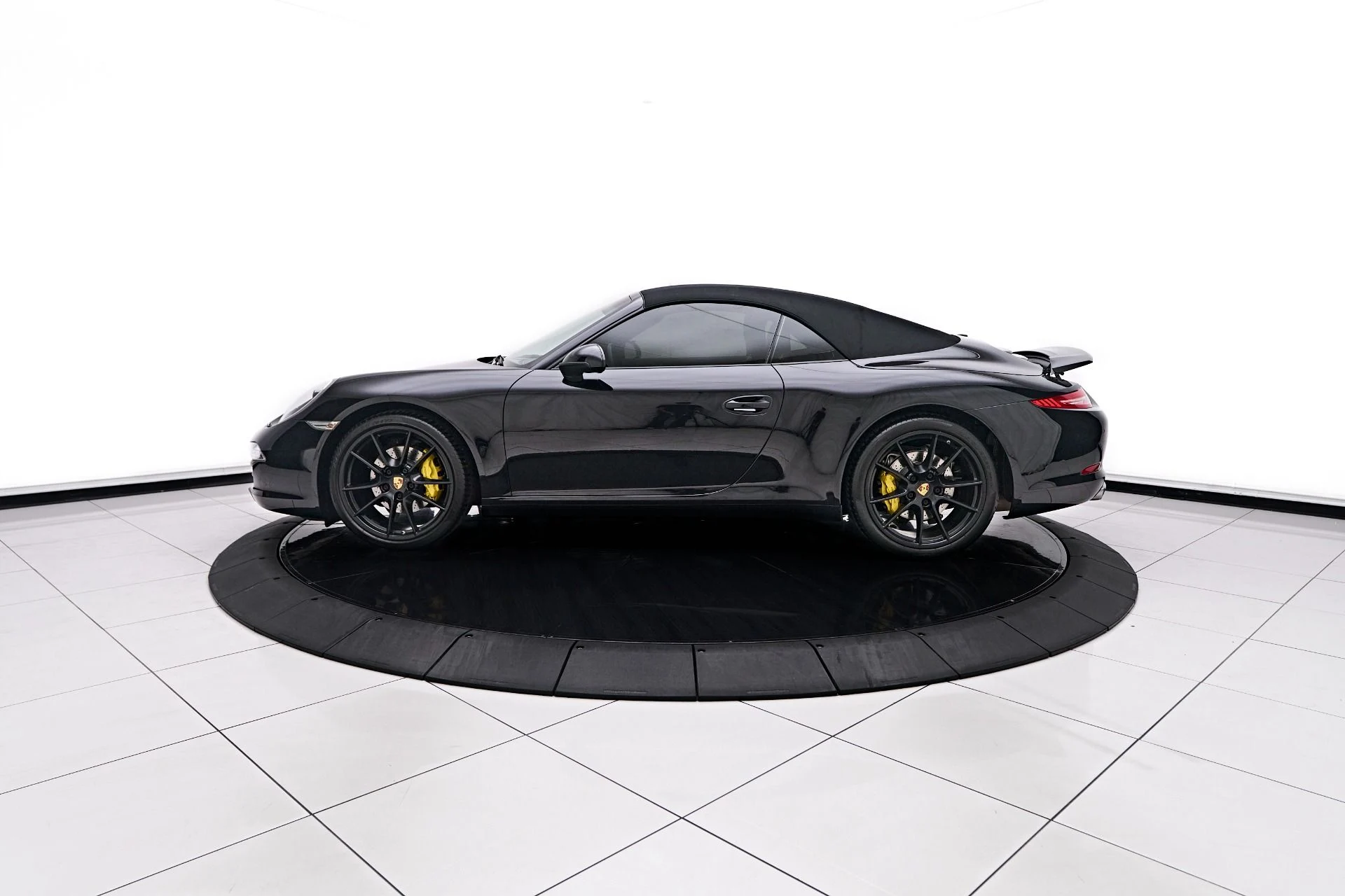 mph011_1014106029_Used_2015_Porsche_911_Carrera_1752707667_fe1cc53e43