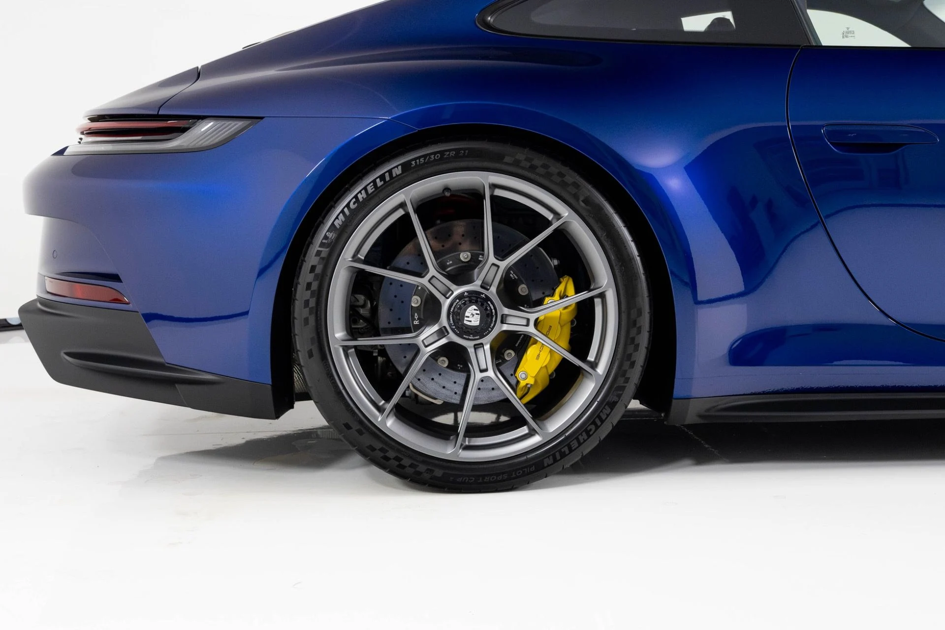 mph011_1016407317_Used_2022_Porsche_911_GT_3_Touring_1764706391_2cc1d1d457