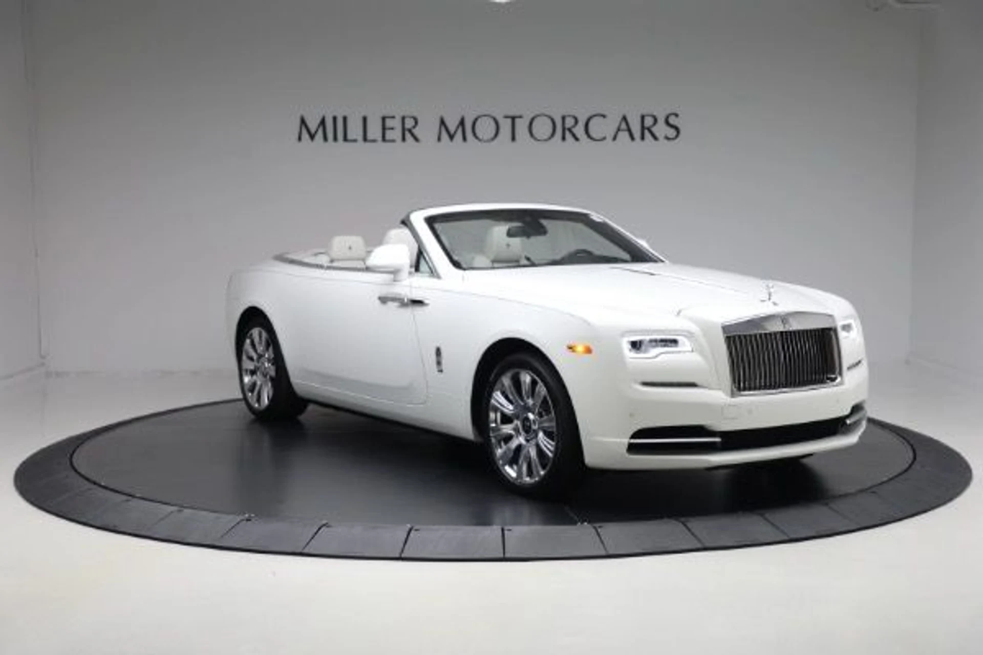 mph011_1016885546_Used_2018_Rolls_Royce_Dawn_e587bd5948