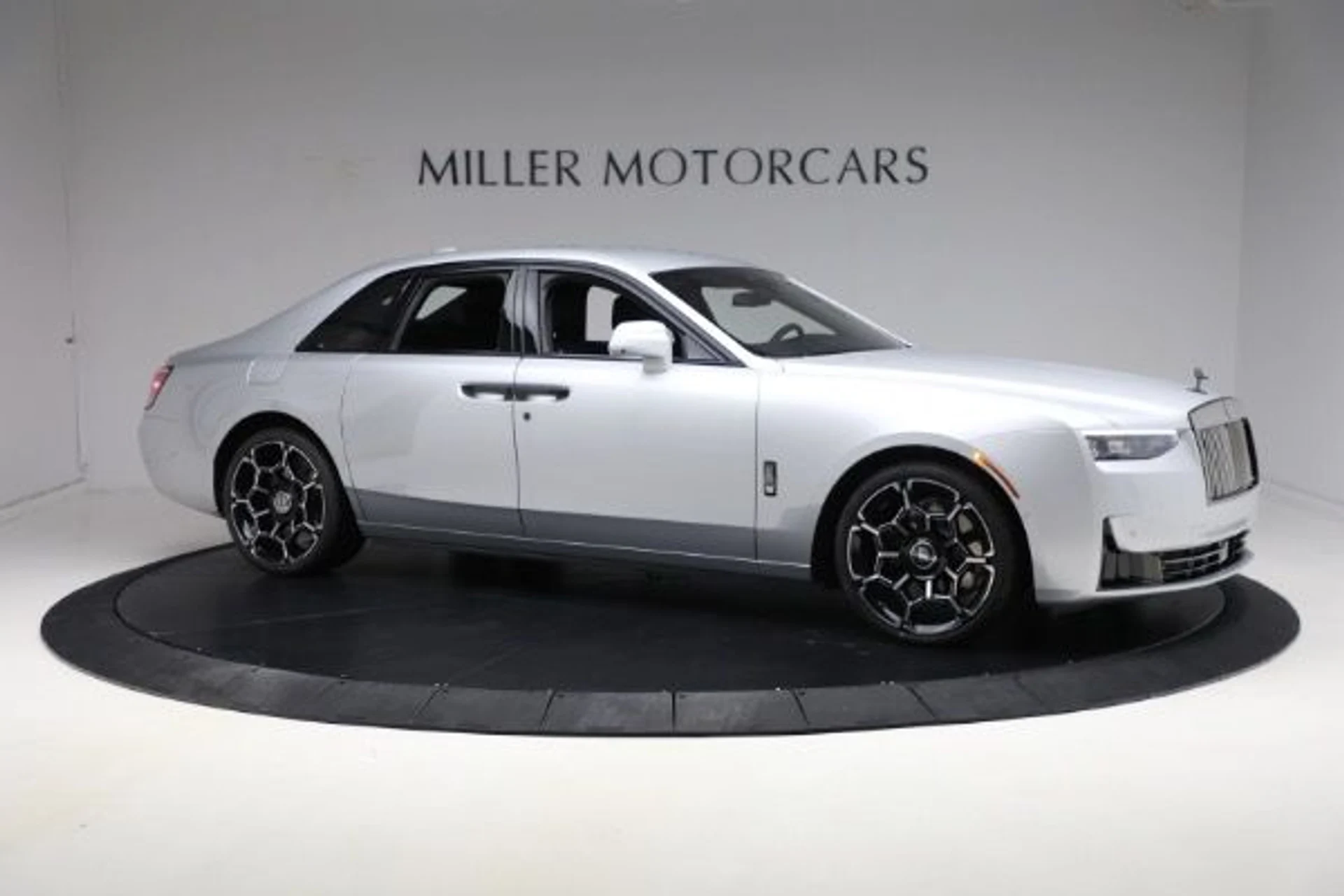 mph011_1016982504_New_2025_Rolls_Royce_Black_Badge_Ghost_4459cbb298