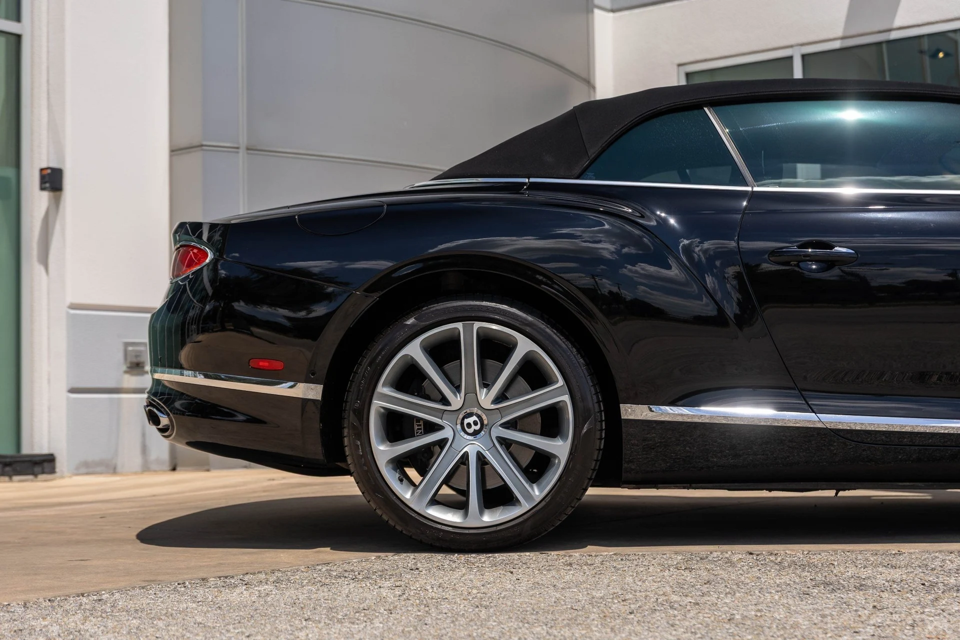 mph011_1017829652_Hi_Tech_Luxury_Imports_LLC_SCBDG_4_ZG_6_NC_091269_image_11_57eb371187