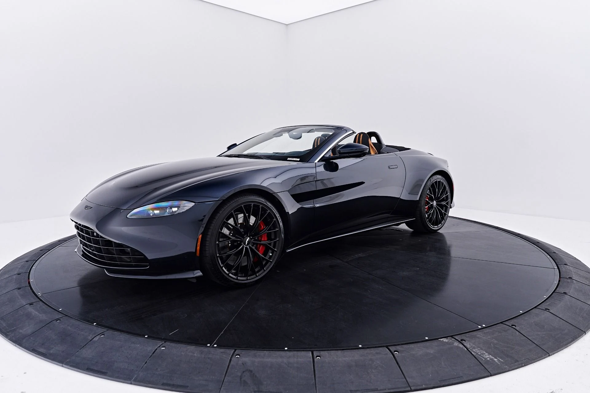 mph011_1021429077_Used_2022_Aston_Martin_Vantage_Base_1786226031_9be8d2565e