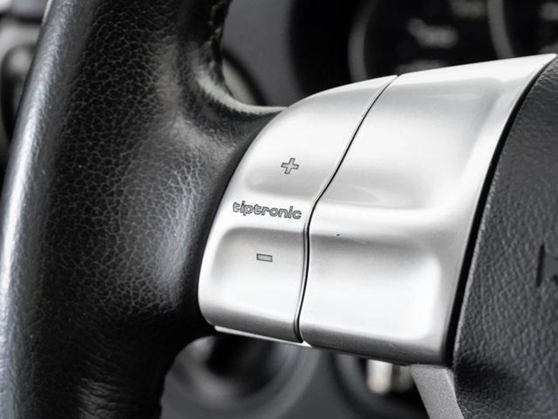 mph011_102322473_f_V_P33_Y_Wh9nr9z_O5_SC_Kh_Sk_Tb8a_E_305f63388e