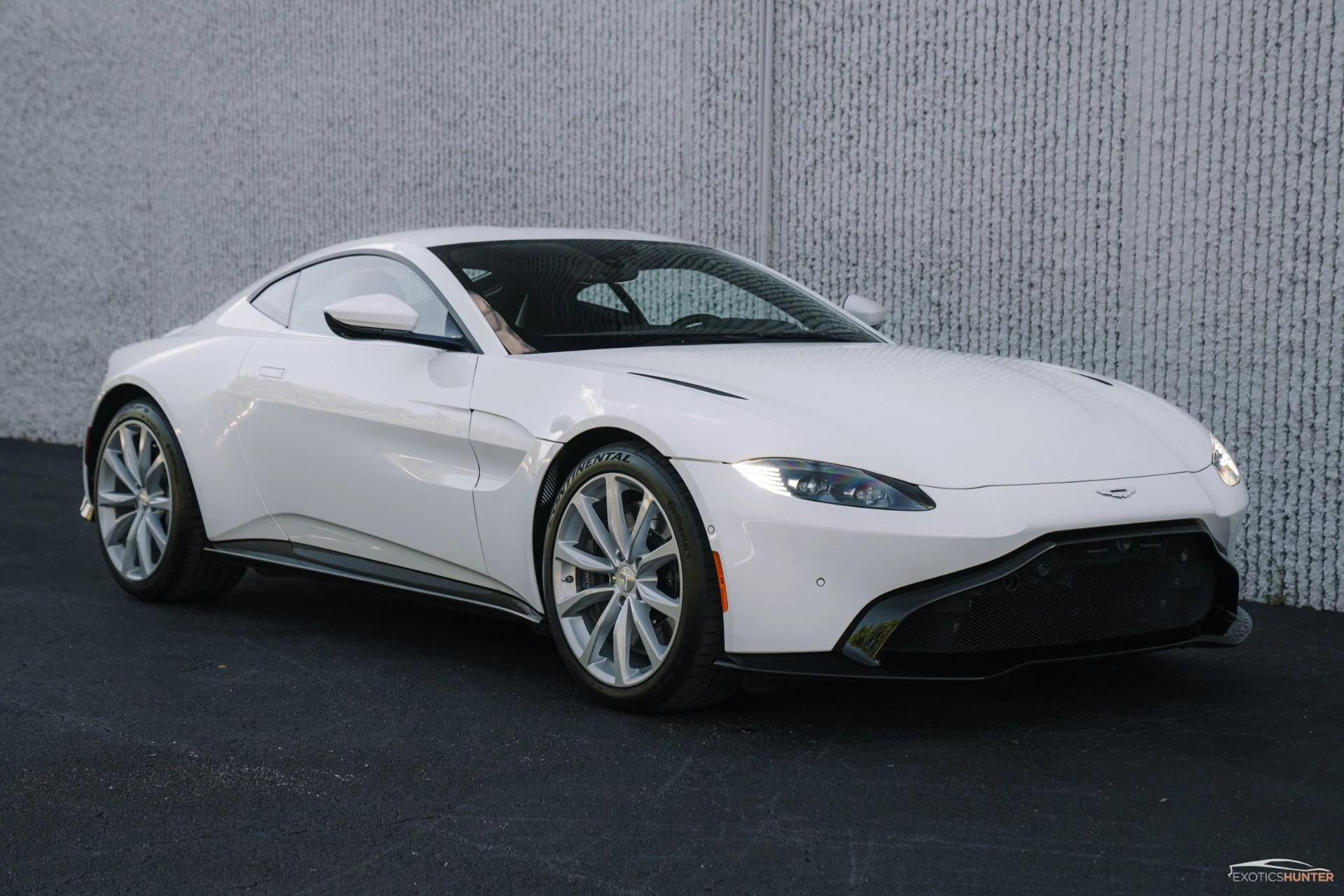 mph011_1025755518_Used_2020_Aston_Martin_Vantage_1756168646_f88a5c33b7