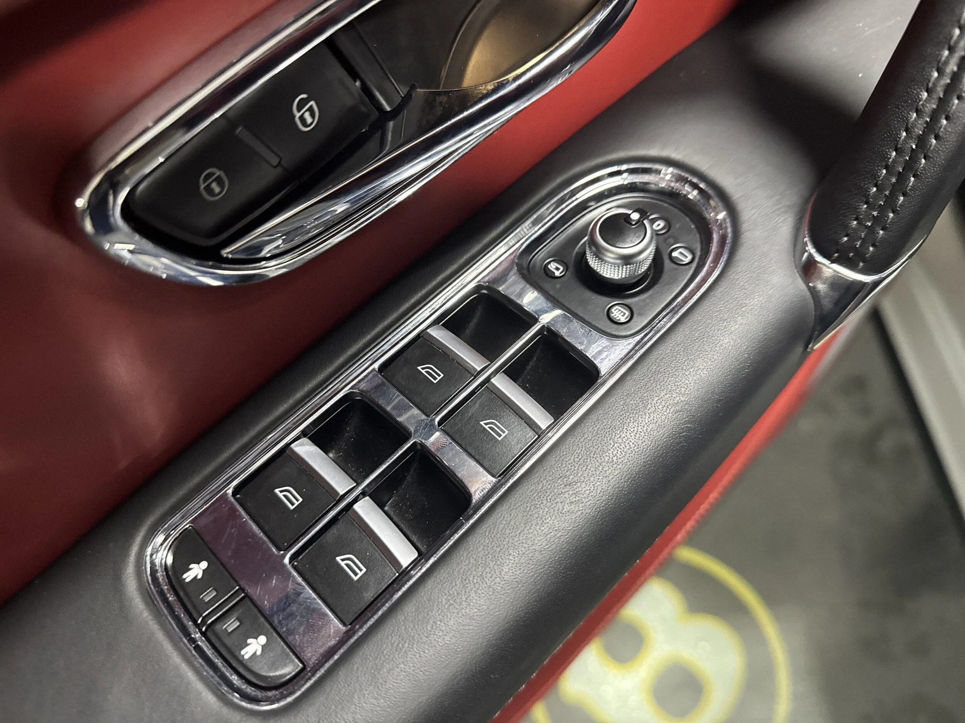 mph011_1028943507_29178d46c9dd215e9838f5faf564e0f1x_c78c35e6ef