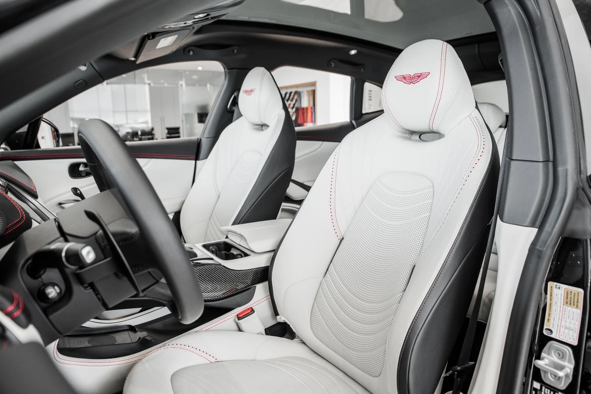 mph011_1030840360_Used_2022_Aston_Martin_DBX_550_1675796960_7ccdcf1c87