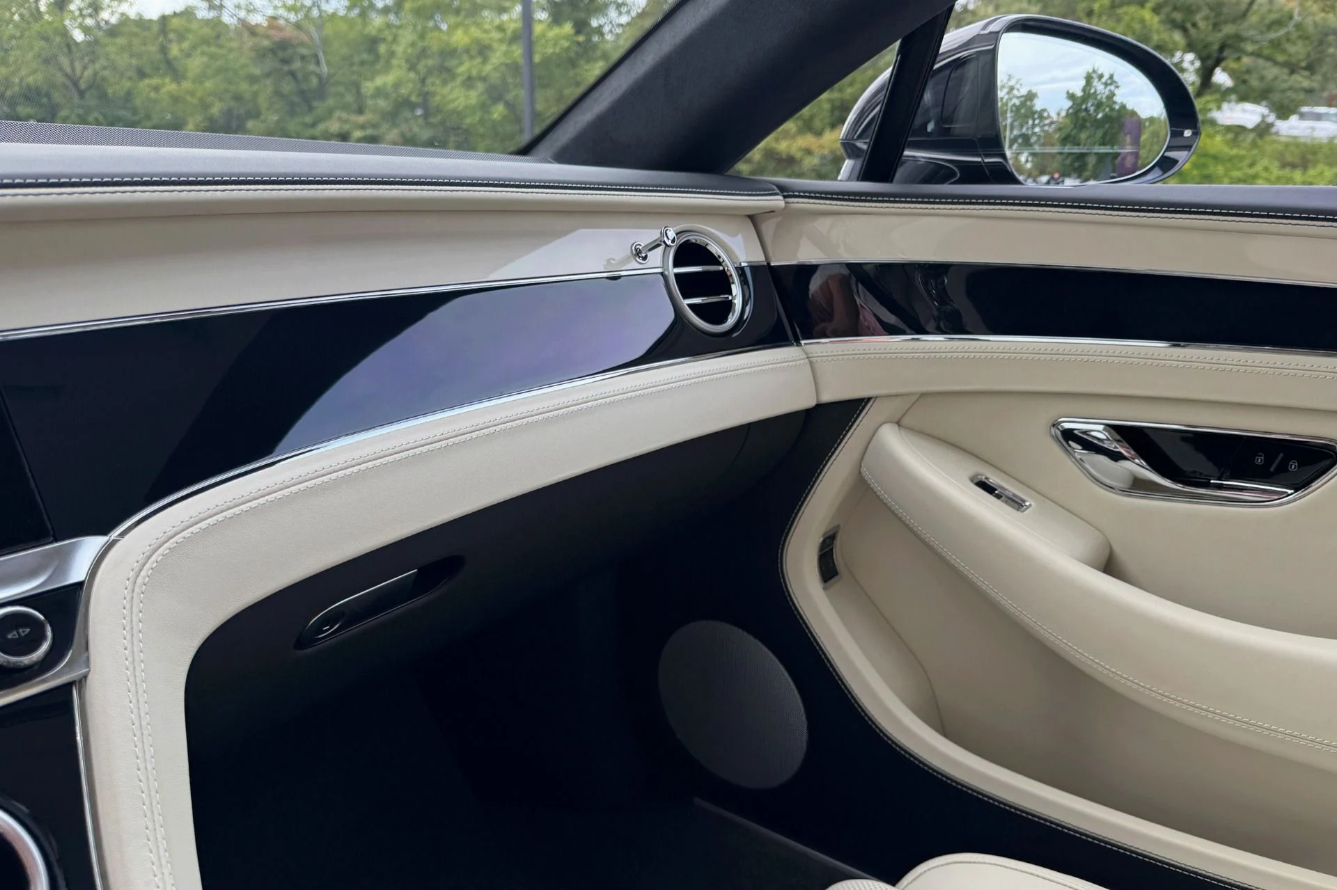 mph011_103240648_New_2026_Bentley_Continental_GT_GT_1758109403_7c1abb3c84