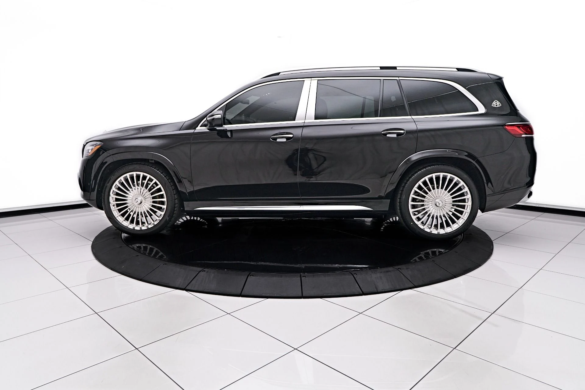 mph011_1041755657_Used_2022_Mercedes_Benz_GLS_Maybach_GLS_600_1747446181_6ae157c2b5