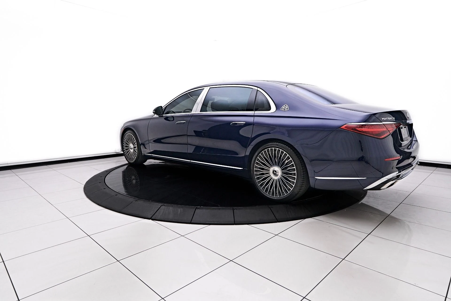 mph011_1041972559_Used_2023_Mercedes_Benz_S_Class_Maybach_S_580_1755633550_97df8eac27