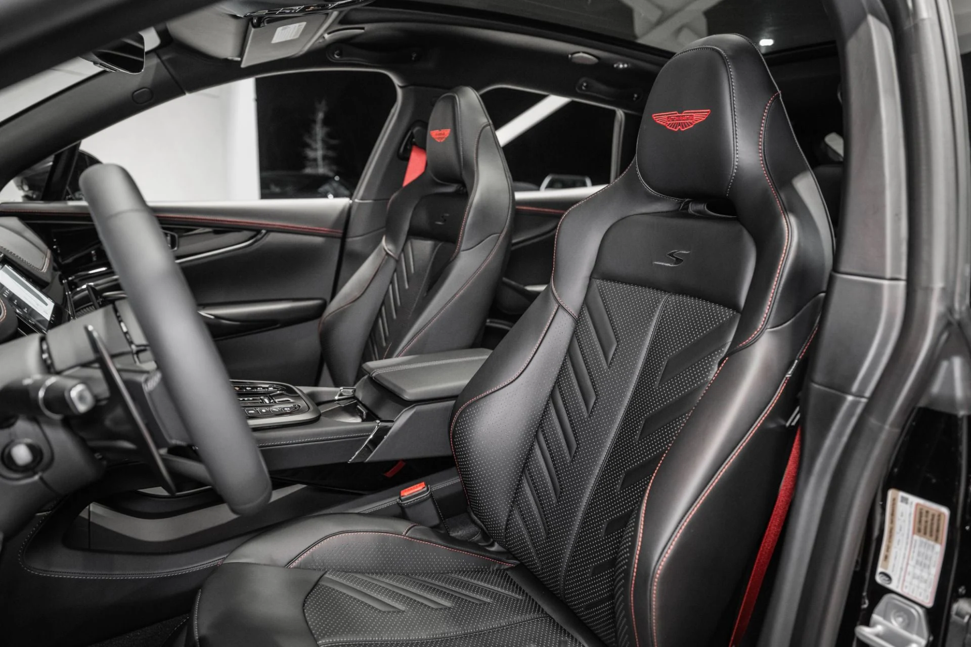 mph011_104867239_New_2026_Aston_Martin_DBX_S_1765985660_3bc429e941