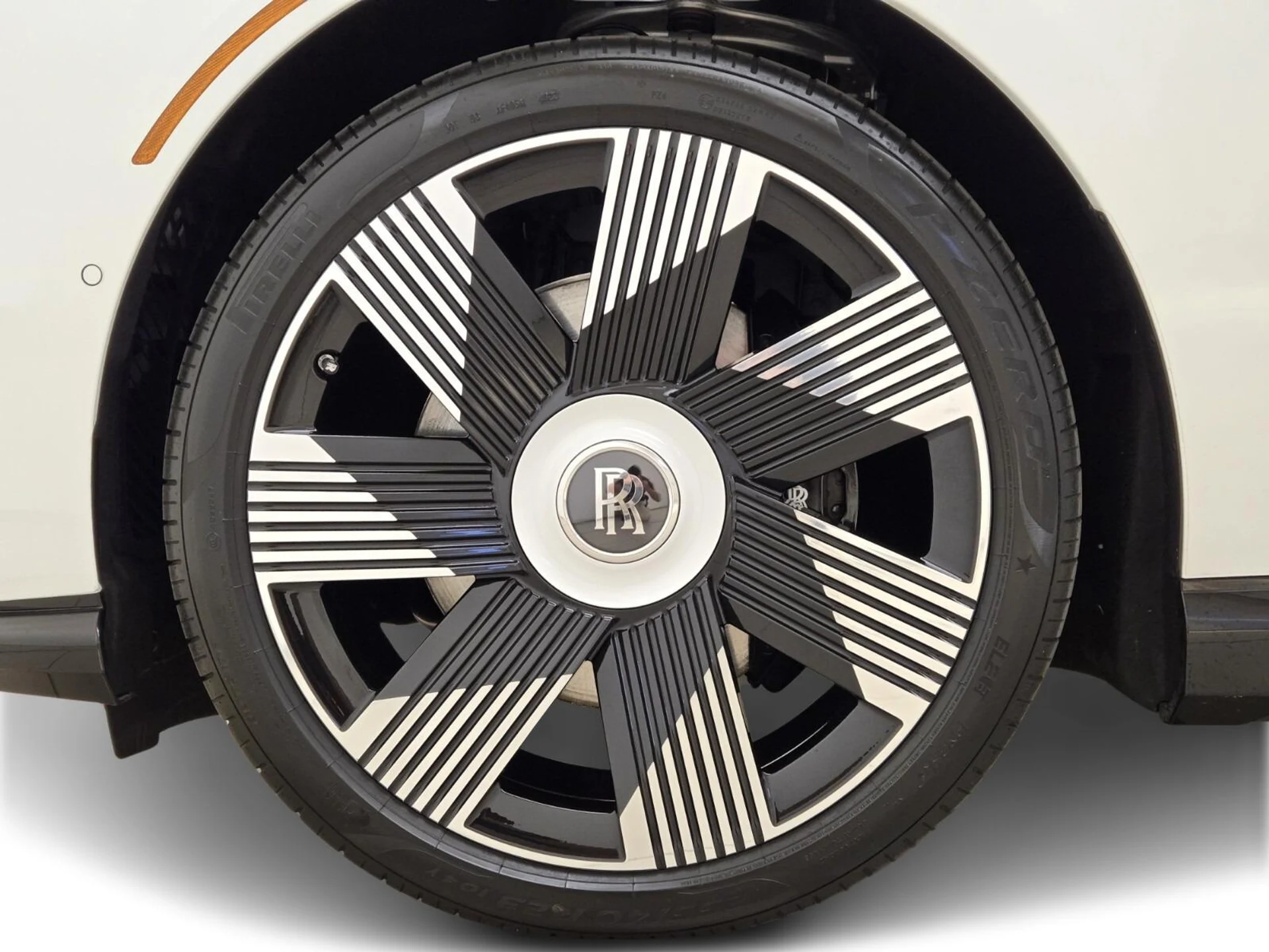 mph011_1057387385_Used_2024_Rolls_Royce_Spectre_1761122019_eab69292c8