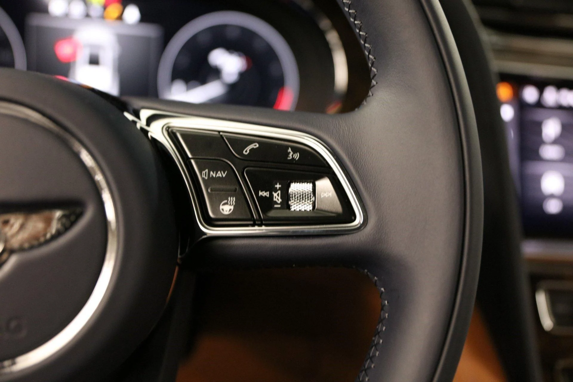 mph011_1057908376_Used_2022_Bentley_Bentayga_V8_1678278178_bb002c4a04