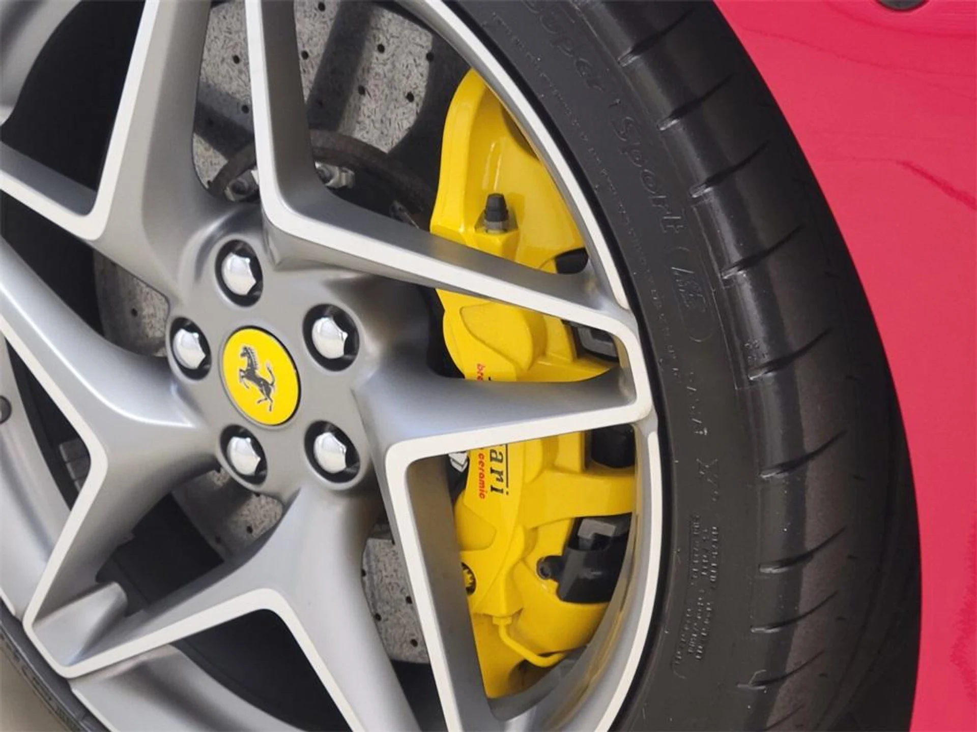 mph011_1062386028_Used_2020_Ferrari_F8_Tributo_1716042519_7e1844b192