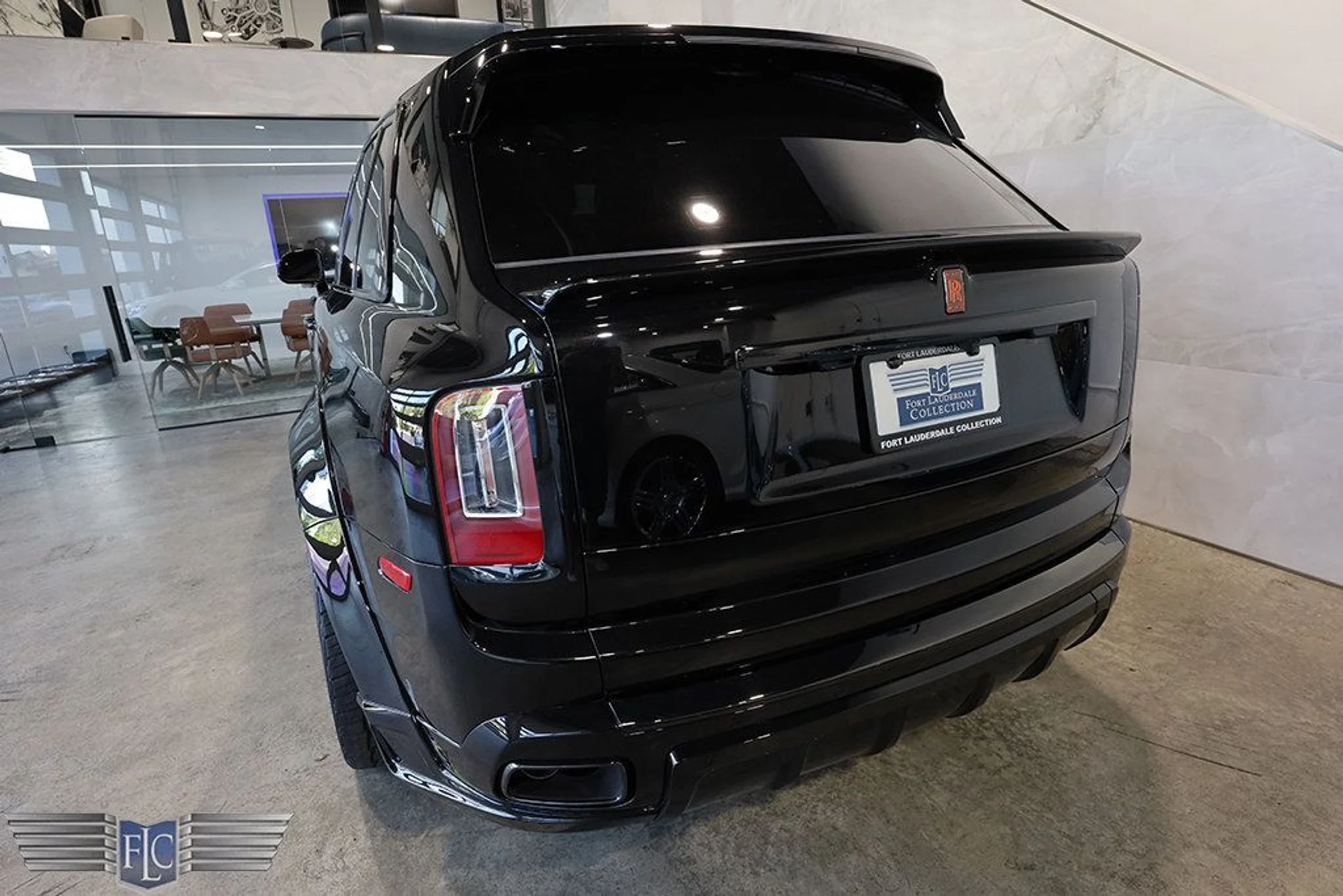 mph011_1063092405_used_2023_rolls_royce_cullinan_blackbadgesportutility_9689_23001935_12_1024_1c8b7a2abd