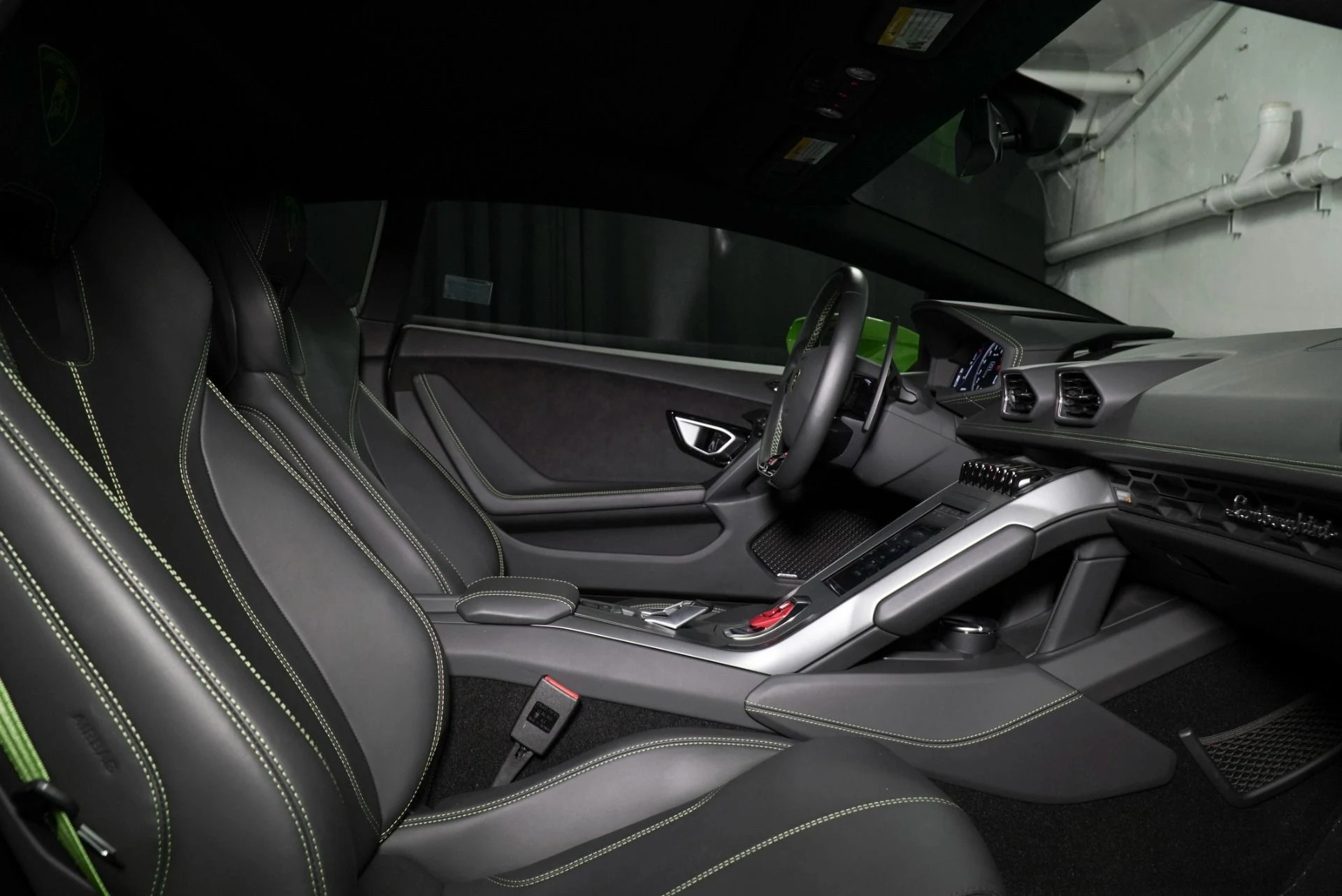 mph011_1067443993_Used_2022_Lamborghini_Huracan_EVO_1774468302_9765bb4f89