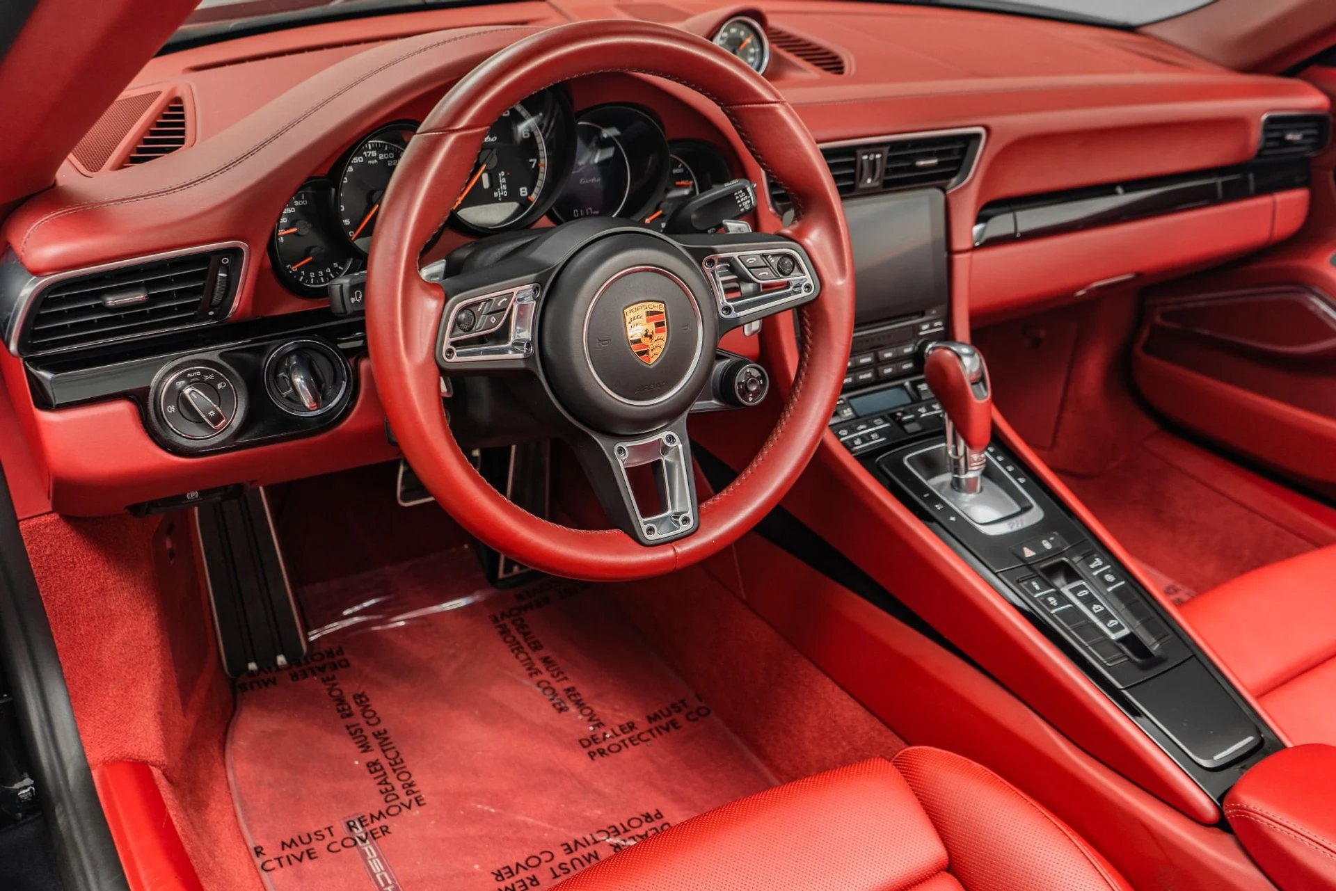 mph011_1069712983_Used_2018_Porsche_911_Turbo_Cabriolet_1673296611_c3be53b3b4