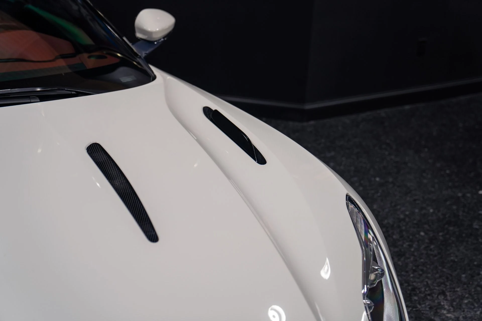 mph011_1072036969_Used_2018_Aston_Martin_DB_11_V12_1788901645_dc5fb089f2