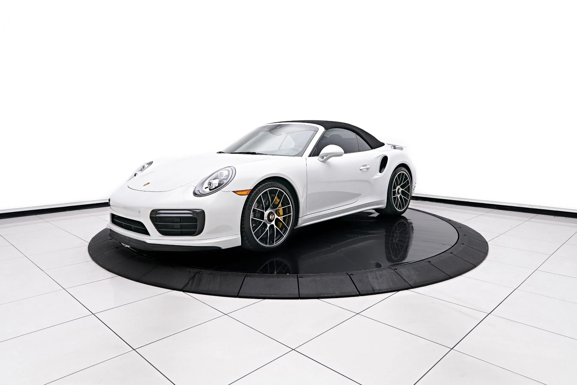 mph011_1079055146_Used_2019_Porsche_911_Turbo_S_1755714959_6d2f13fe78