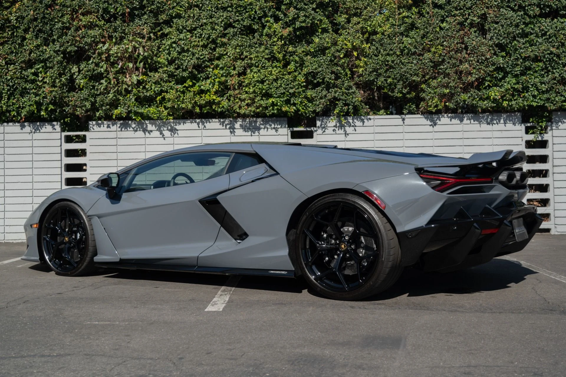 mph011_1100708244_Used_2024_Lamborghini_Revuelto_1755720584_6bb05c174d