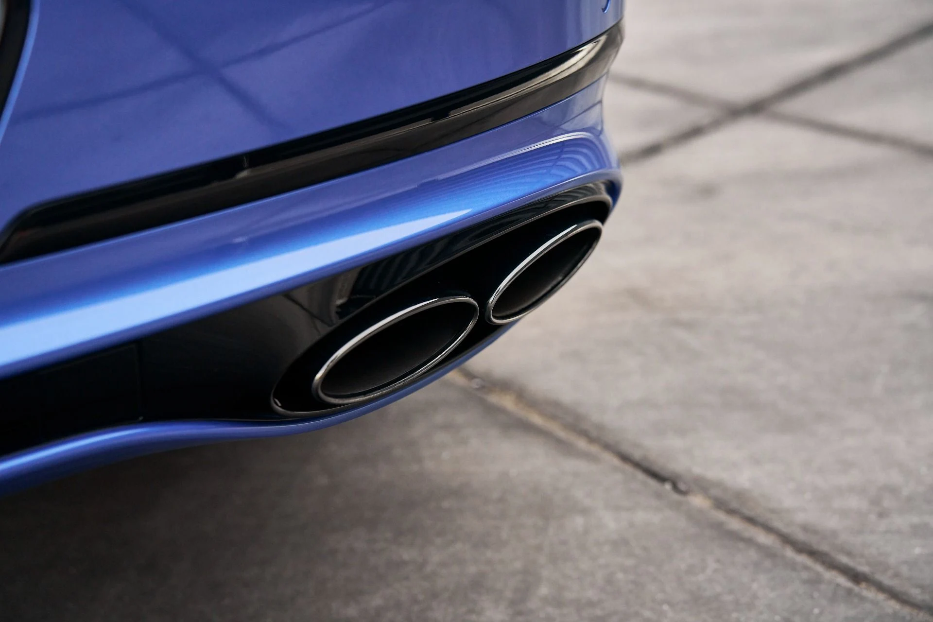 mph011_1110152099_Used_2023_Bentley_Continental_GT_Azure_1761755945_bae7220bc0