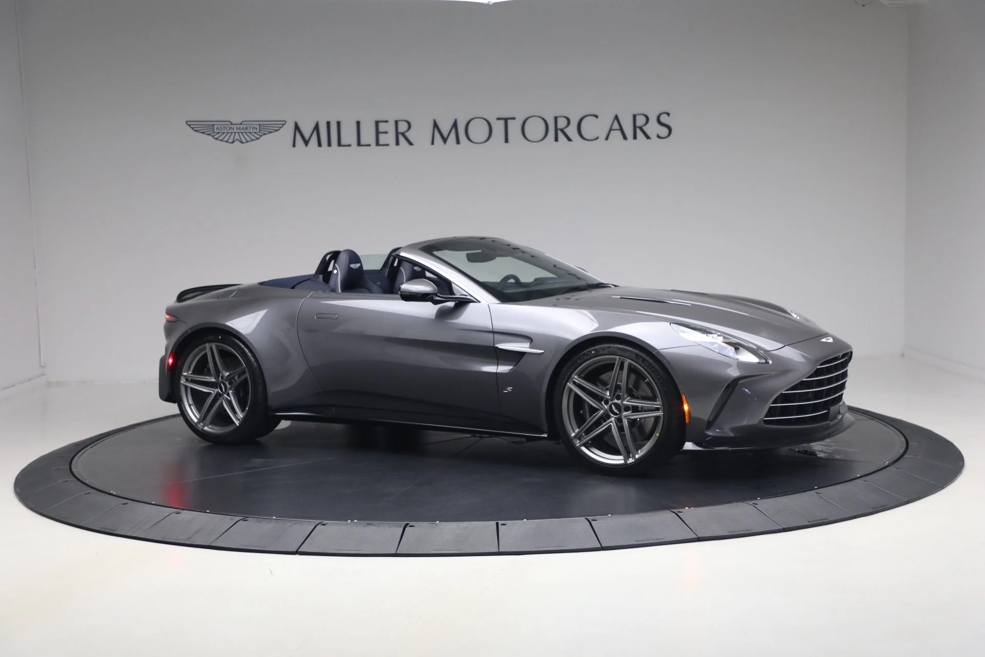mph011_1118864627_New_2026_Aston_Martin_Vantage_S_Roadster_1786132821_586c53cf82